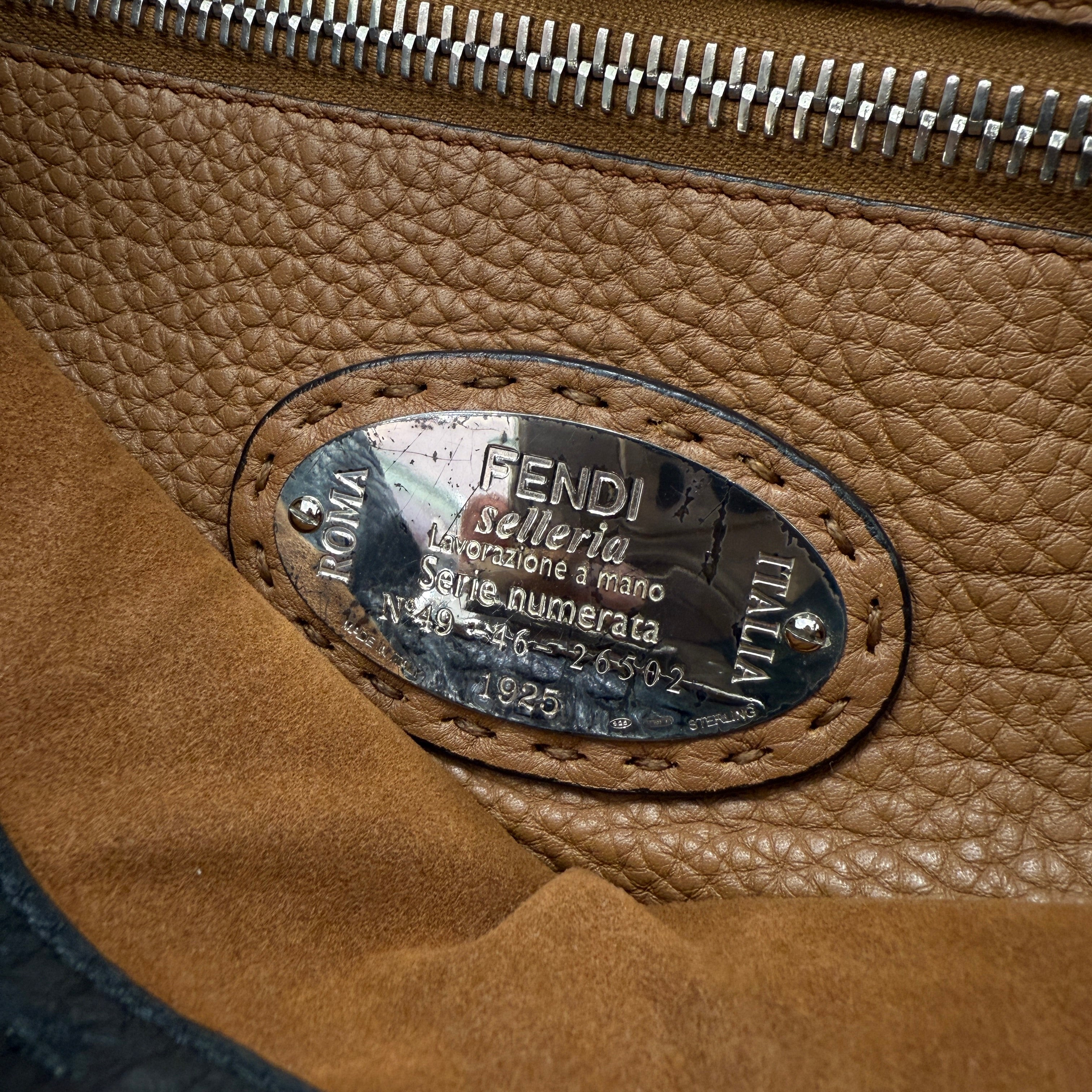 FENDI Peekaboo Medium Leather Hand Bag フェンディ ピーカブー ミディアム レザーハンドバッグ