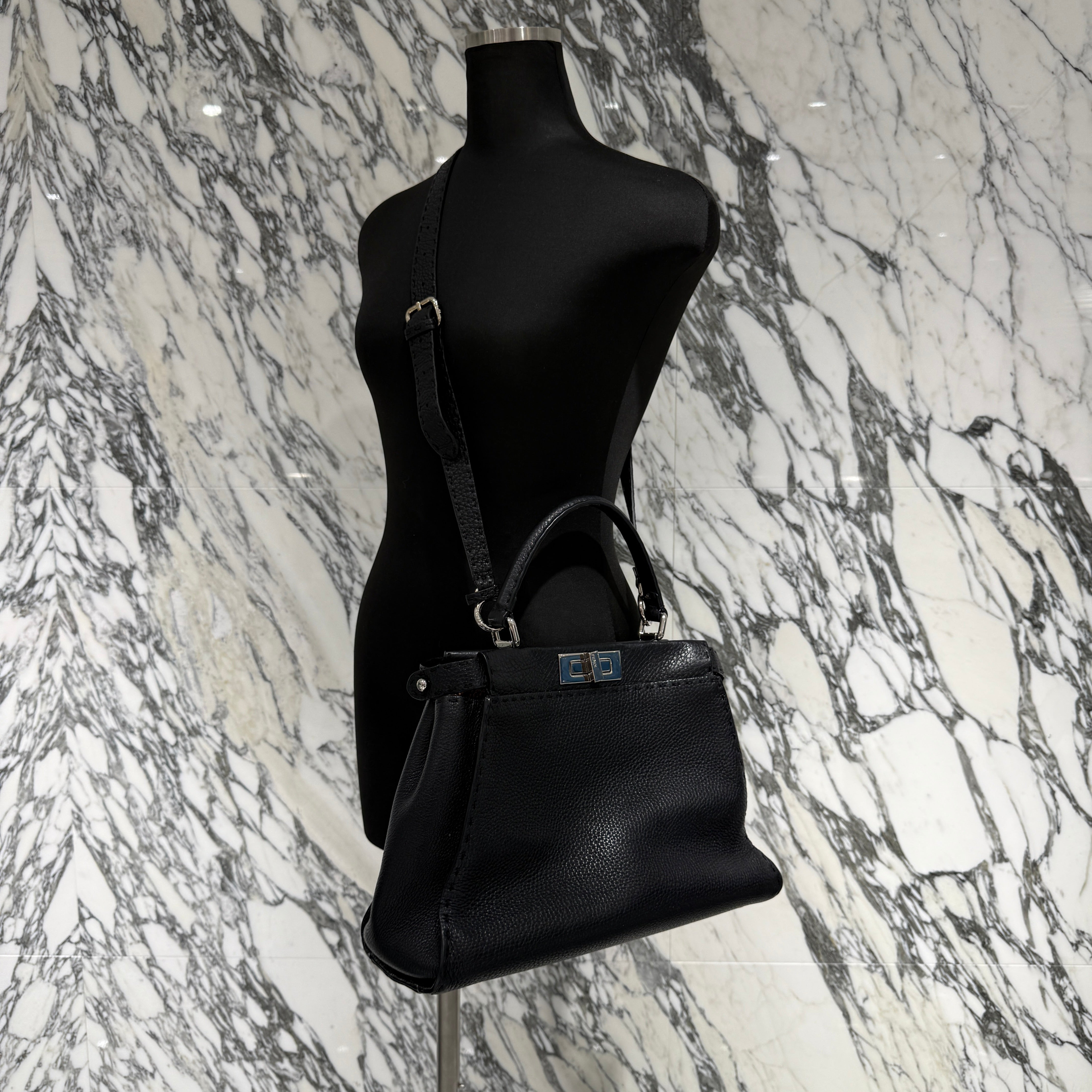 FENDI Peekaboo Medium Leather Hand Bag フェンディ ピーカブー ミディアム レザーハンドバッグ