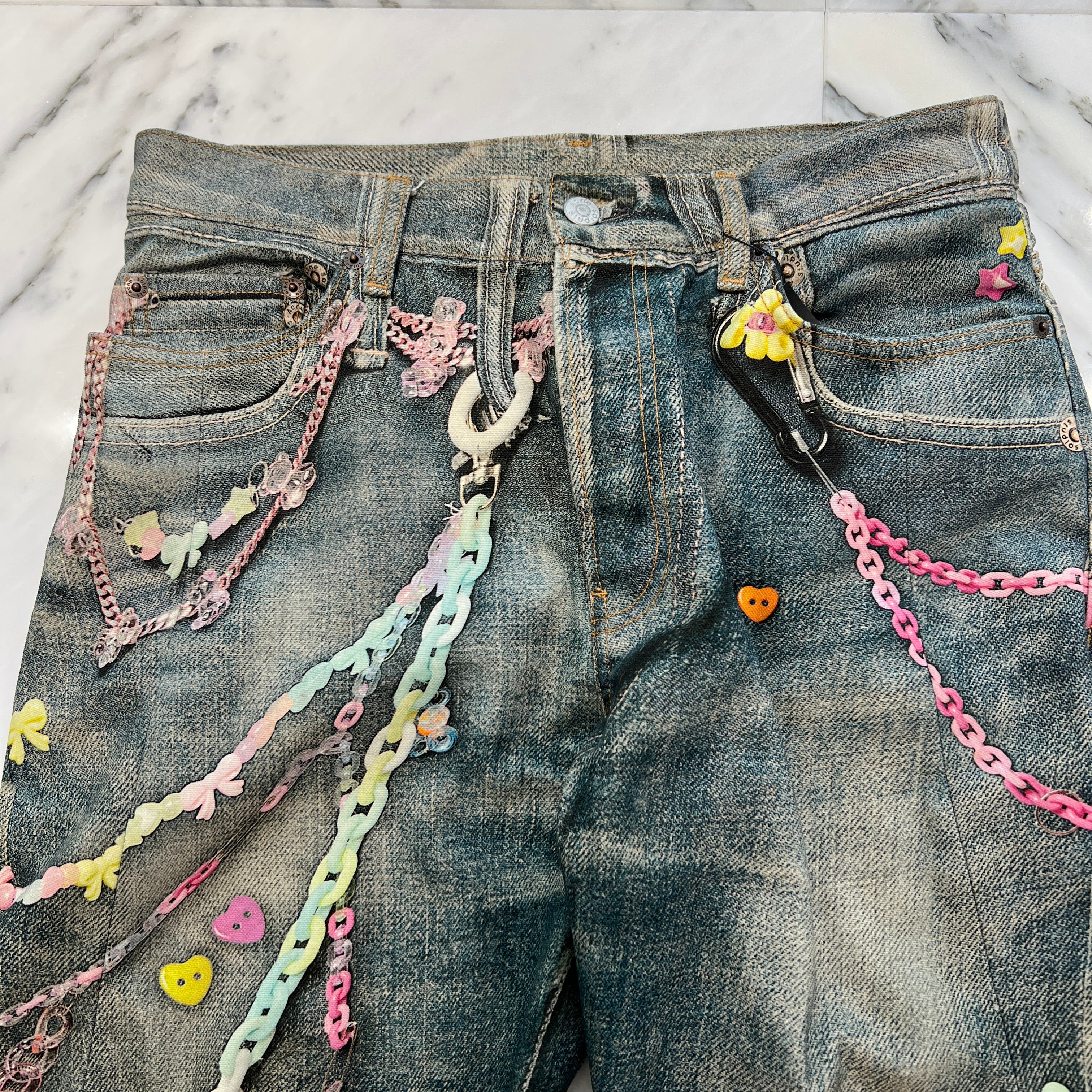 Acne Studios キーチェーンプリント ルーズフィットジーンズ 関税込 Acne Studios キーチェーン ルーズフィットデニム 1981M