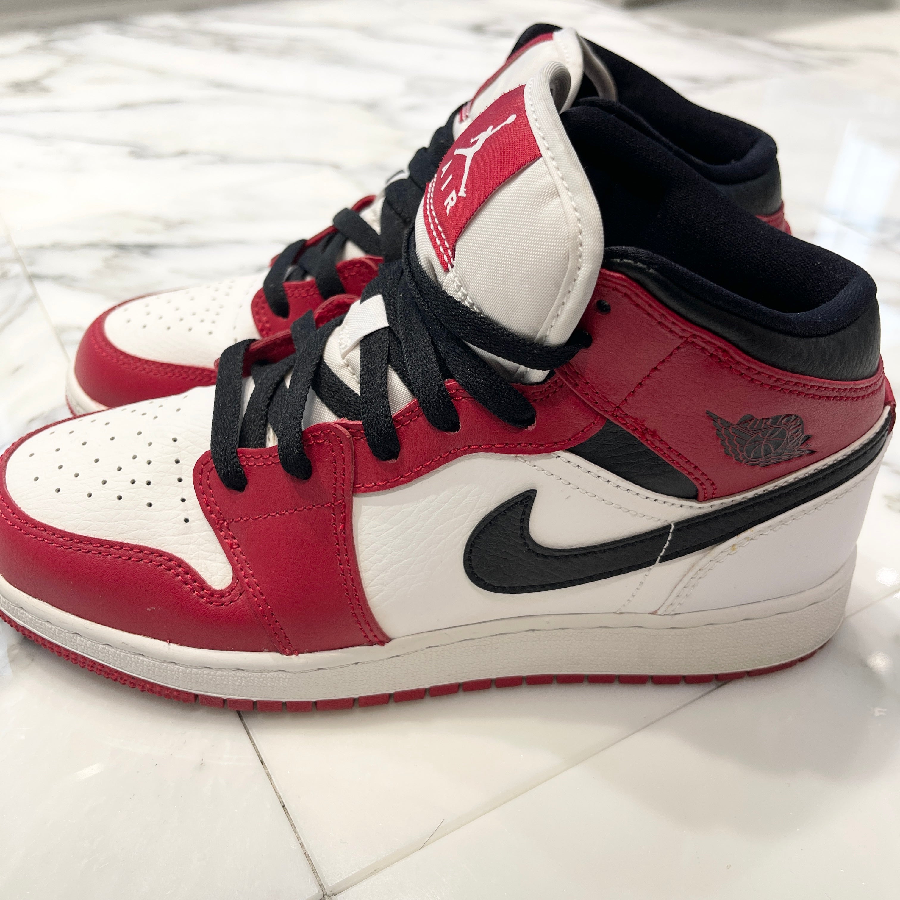 NIKE 2020AW AIR JORDAN 1 MID GS "GYM" RED 554725-173 Size US 6Y（24cm）ナイキ エアジョーダン 1ミッド GS "ジム レッド" スニーカー サイズUS 6Y（24cm）