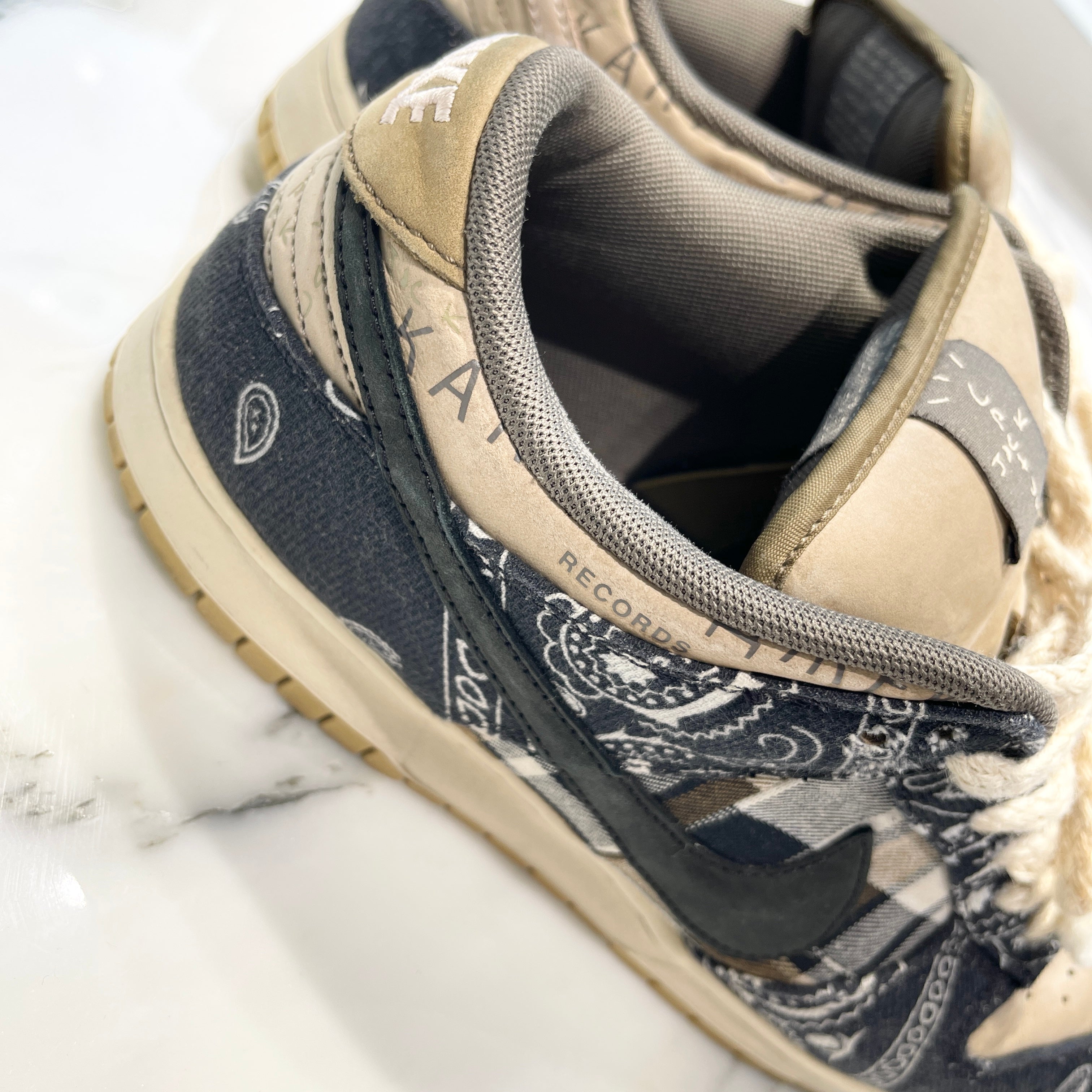 NIKE × Travis Scott 2022SS SB DUNK LOW Cactus Jack "Black / Parachute Beige" CT5053-001 Size US10.5（28.5cm）ナイキ × トラヴィススコット SB ダンクロウ カクタスジャック "ブラック/パラシュートベージュ" サイズUS10.5（28.5cm）