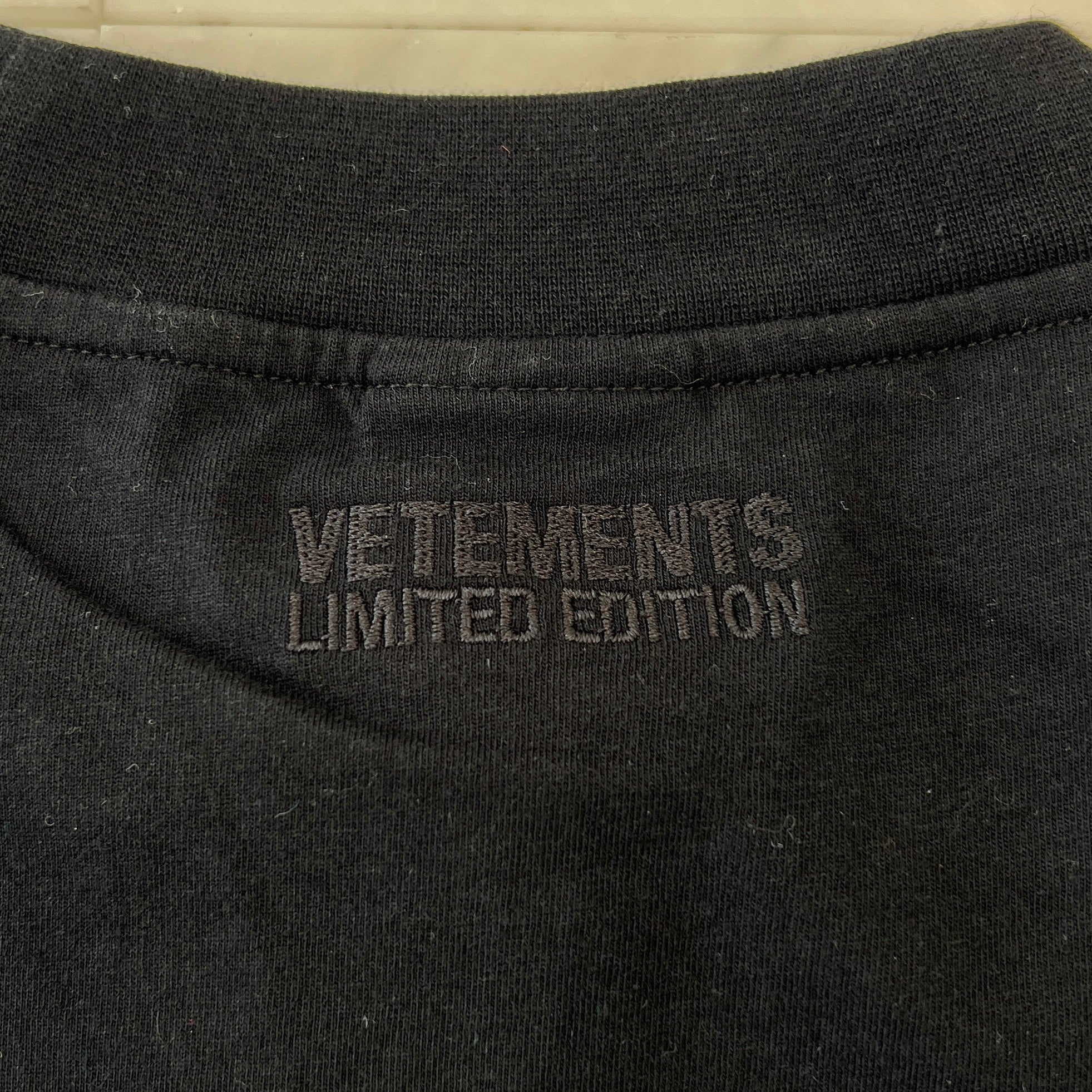 VETEMENTS 2023SS Small Logo Tee UE63TR800B Size OS ヴェトモン スモールロゴＴシャツ サイズOS