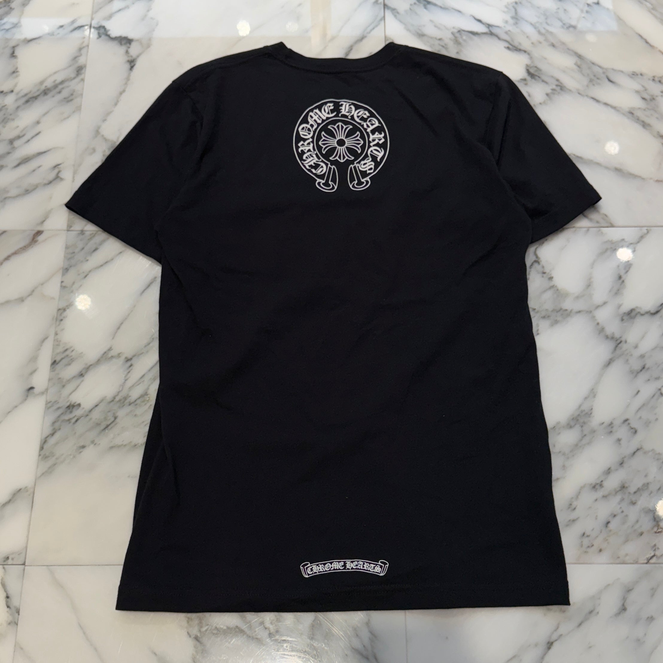 ★送料無料【Chrome Hearts】ネックロゴ ホースシュー Tシャツ CHROME HEARTS Neck Logo Horseshoe Tee Size M クロムハーツ