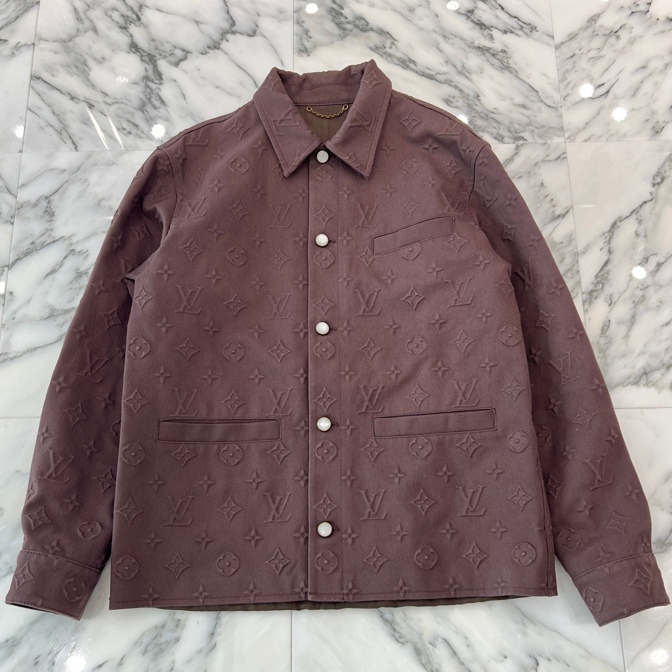 LOUIS VUITTON 2025SS Monogram Embossed Over Shirt 1AHBF4 Size 46 ルイヴィトン モノグラムエンボスドオーバーシャツ サイズ46