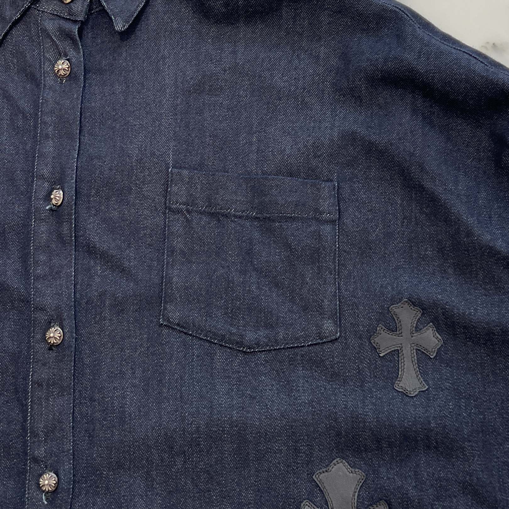 CHROME HEARTS Y NOT Mahal Kita Cemetery Cross Leather Patch Denim Shirt Size S クロムハーツ ワイノット マハルキタ セメタリークロスレザーパッチ デニムシャツ サイズS