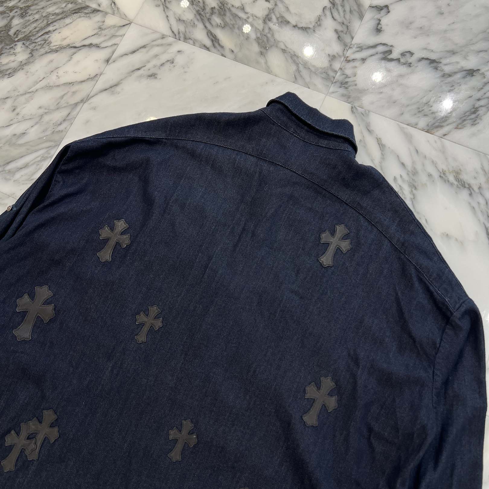CHROME HEARTS Y NOT Mahal Kita Cemetery Cross Leather Patch Denim Shirt Size S クロムハーツ ワイノット マハルキタ セメタリークロスレザーパッチ デニムシャツ サイズS