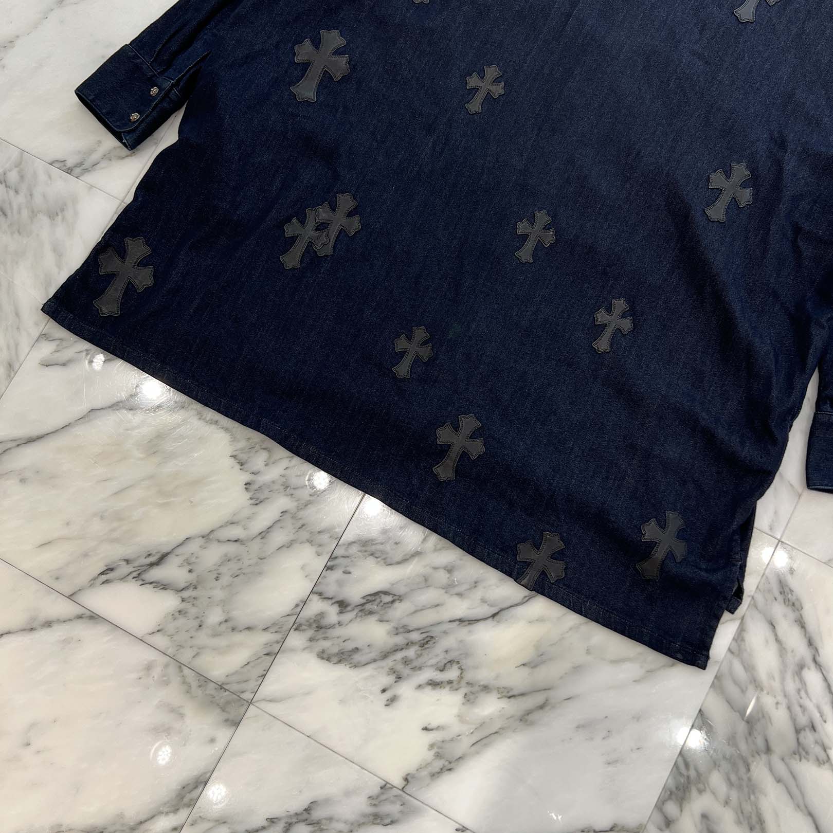 CHROME HEARTS Y NOT Mahal Kita Cemetery Cross Leather Patch Denim Shirt Size S クロムハーツ ワイノット マハルキタ セメタリークロスレザーパッチ デニムシャツ サイズS