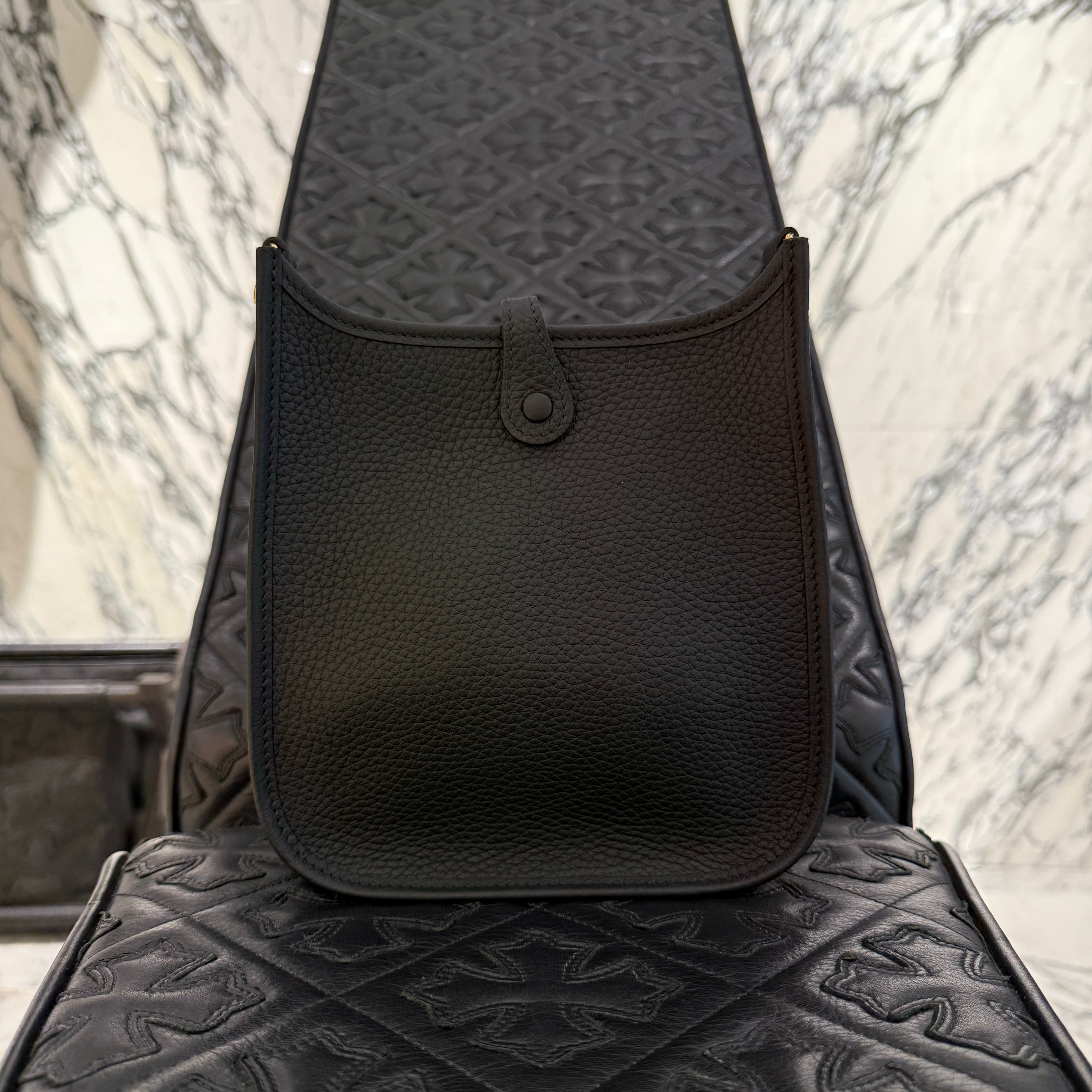 HERMES Evelyn Amazon TPM "NOIR" K刻印 エルメス エブリン アマゾン TPM "ノワール" レザーショルダーバッグ K刻印