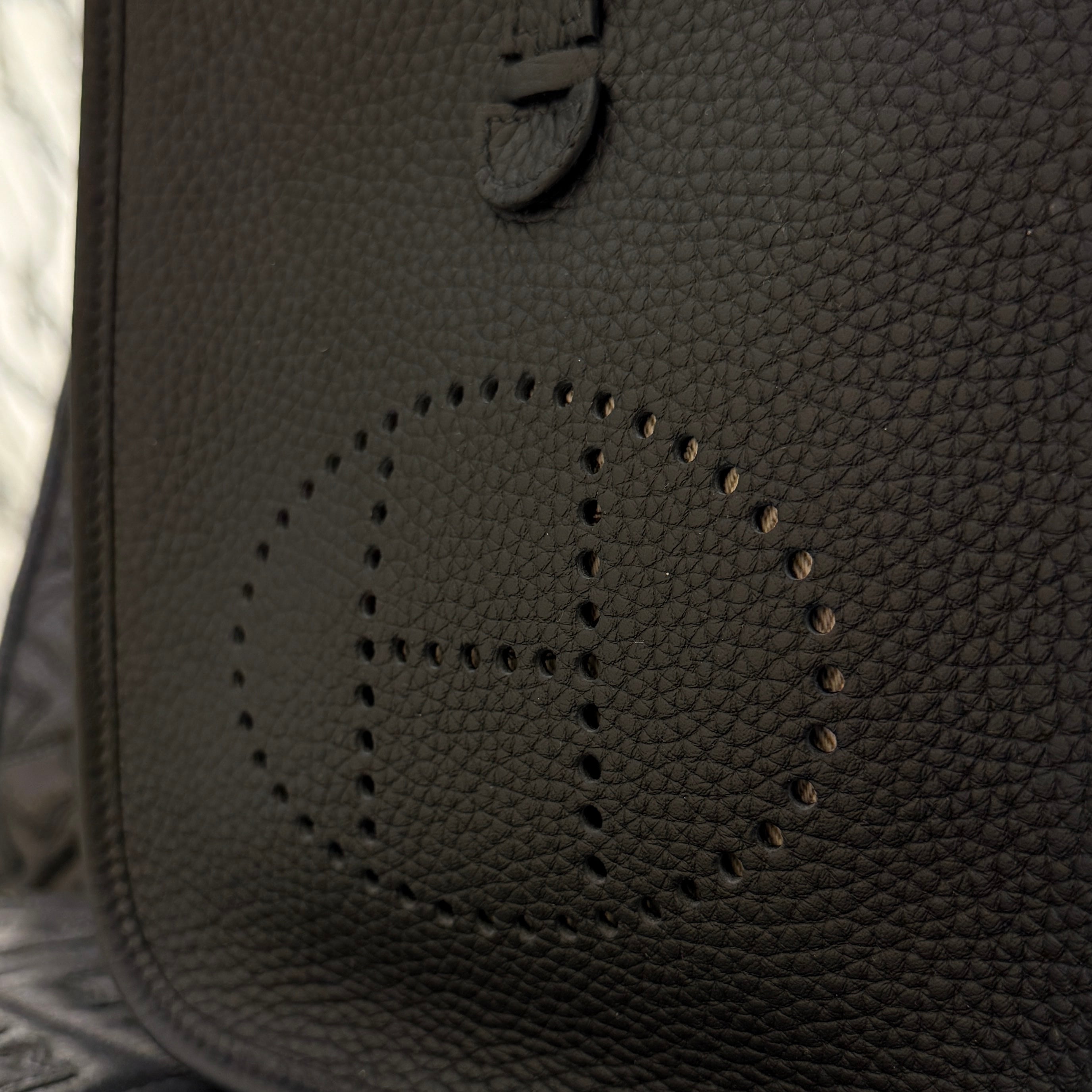 HERMES Evelyn Amazon TPM "NOIR" K刻印 エルメス エブリン アマゾン TPM "ノワール" レザーショルダーバッグ K刻印