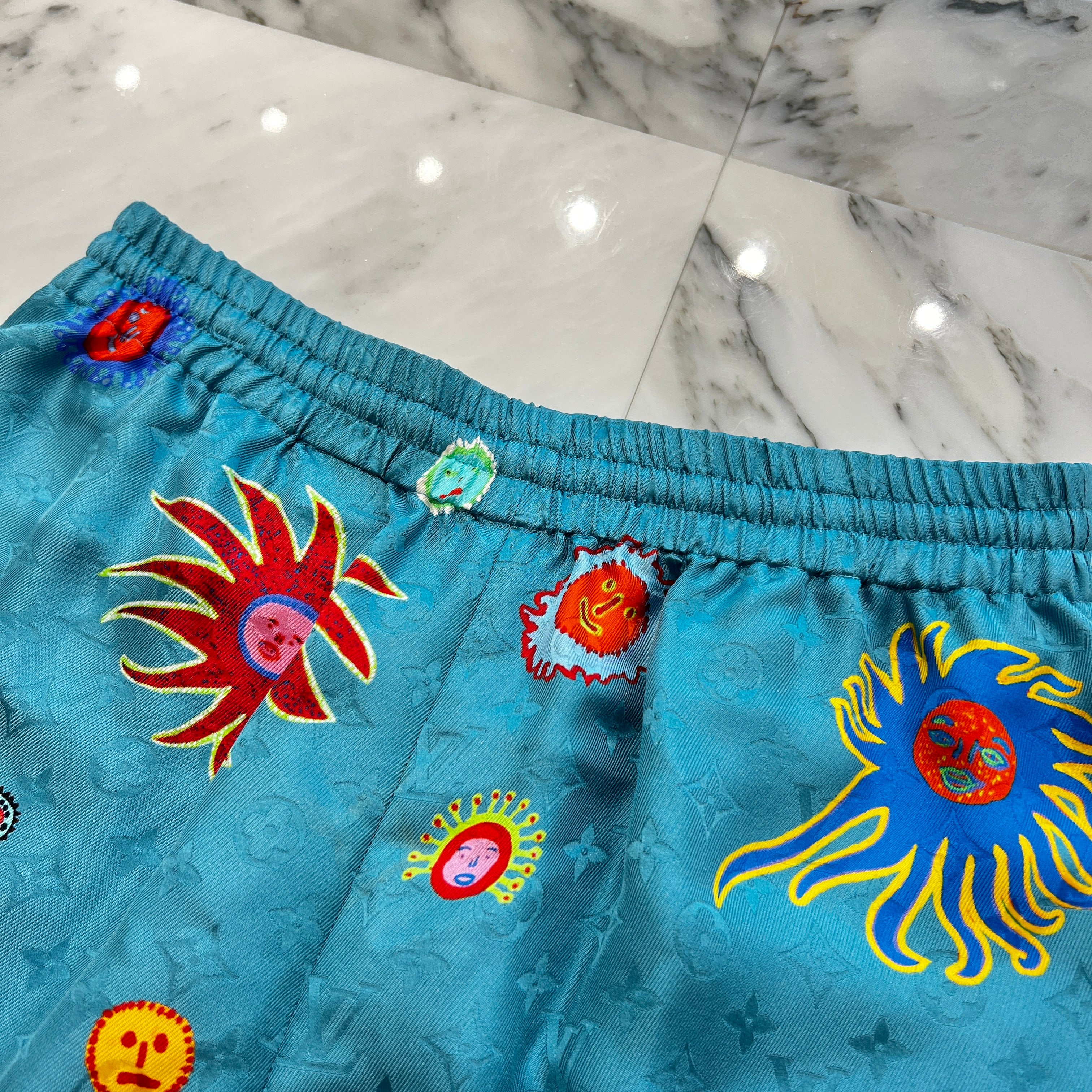 LOUIS VUITTON × 草間彌生コラボのショートパンツ。 LOUIS VUITTON × YAYOI KUSAMA Monogram Face Silk Shorts Size M ルイ