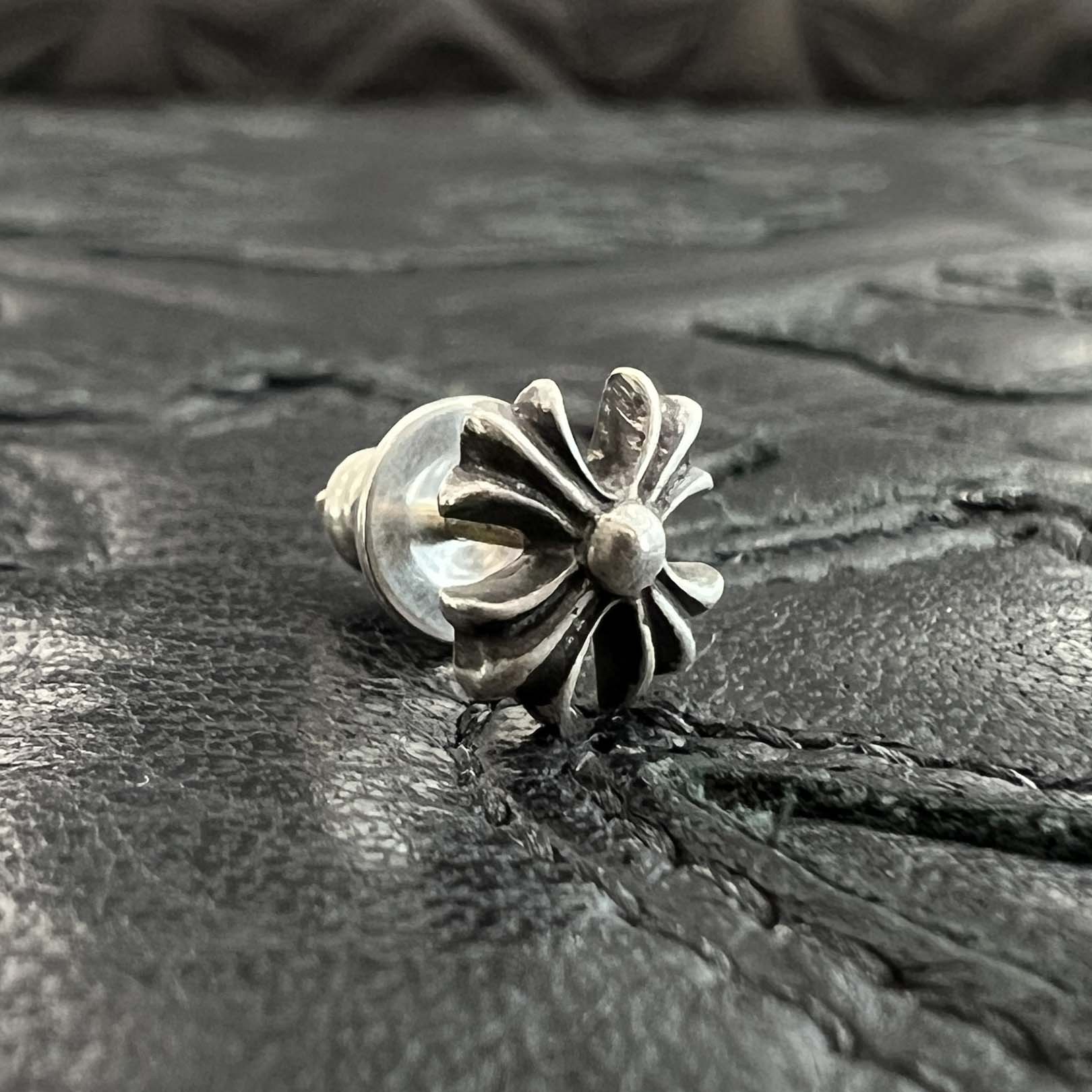 CHROME HEARTS CH Plus Cross Stud Earring クロムハーツ CHプラス クロス スタッズ イヤリング ピアス