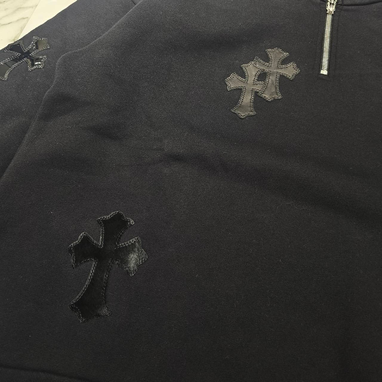 CHROME HEARTS Y NOT Multi Leather Cross Patch Half Zip Sweatshirt Size M クロムハーツ ワイノット マルチレザークロスパッチ ハーフジップ スウェットシャツ サイズM