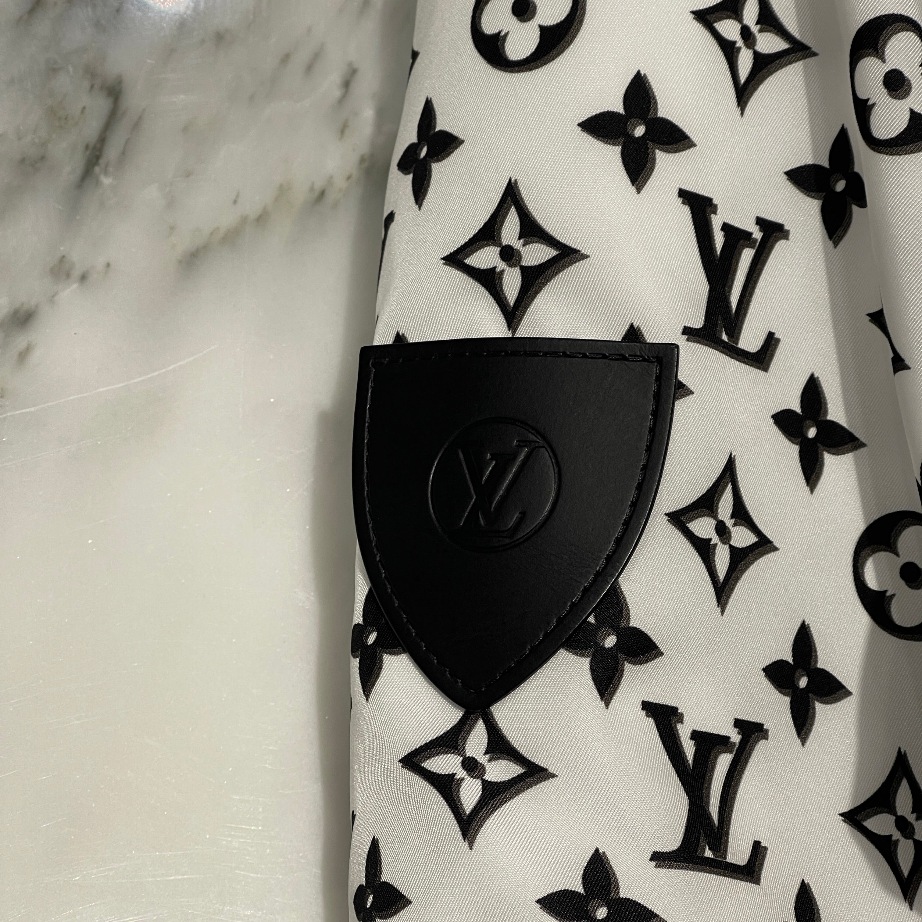 LOUIS VUITTON Reversible Pinstripe Nylon Hooded Jacket 1ABR98 Size 40 ルイヴィトン リバーシブル ピンストライプ ナイロンフードジャケット サイズ40