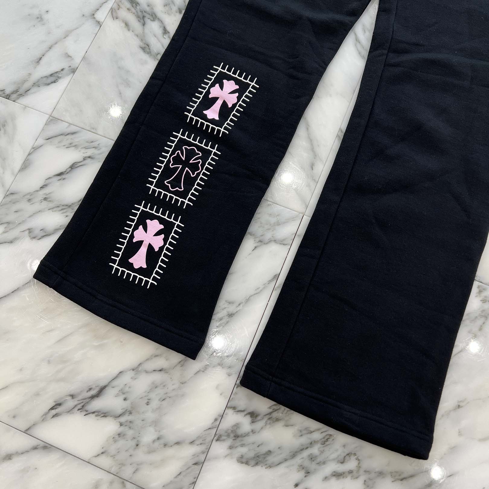 CHROME HEARTS × DEADLLY DOLL 2025AW Vine Dagger Floral Cross Sweat Long Pants Size M クロムハーツ×デッドリードール ヴァインダガー フローラルクロス スウェットロングパンツ サイズM