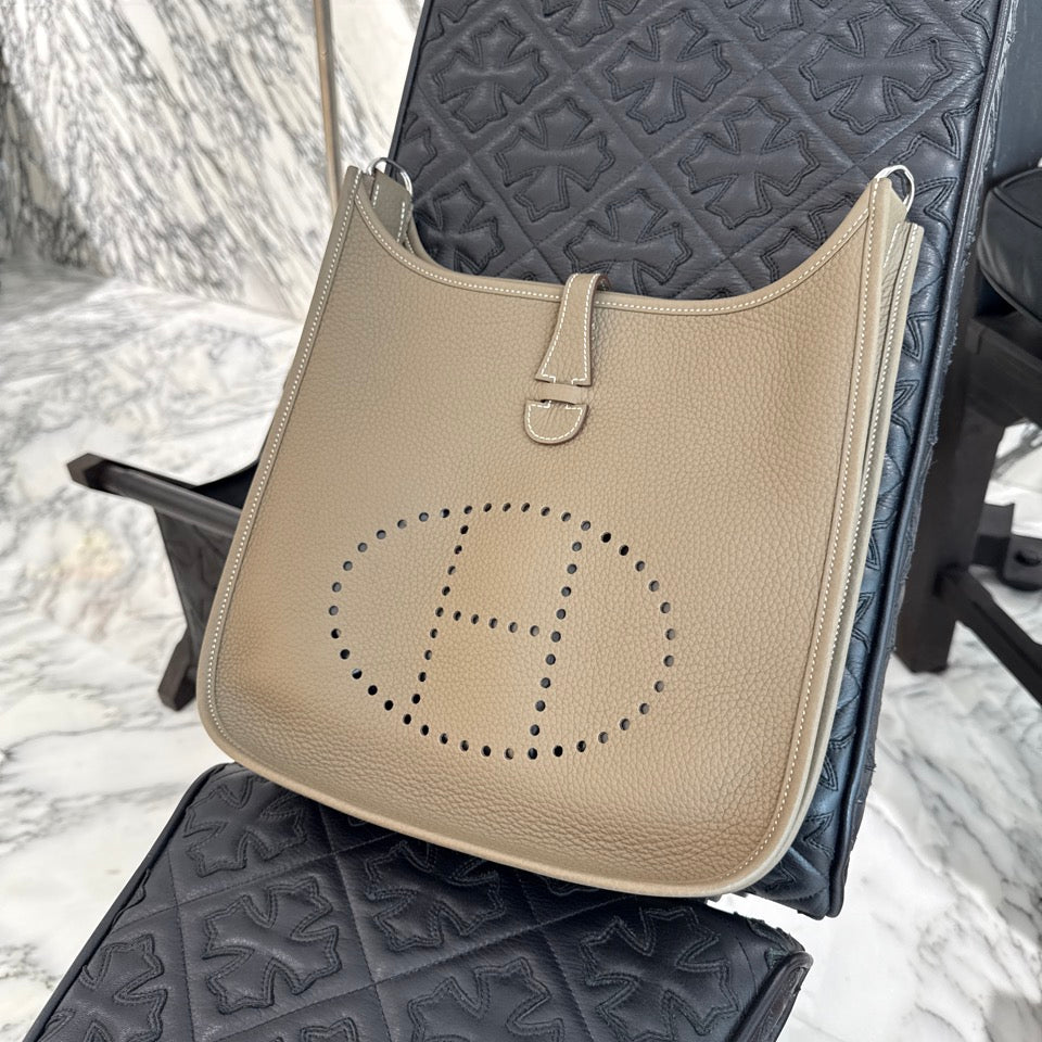 HERMES Evelyn III Trois PM 