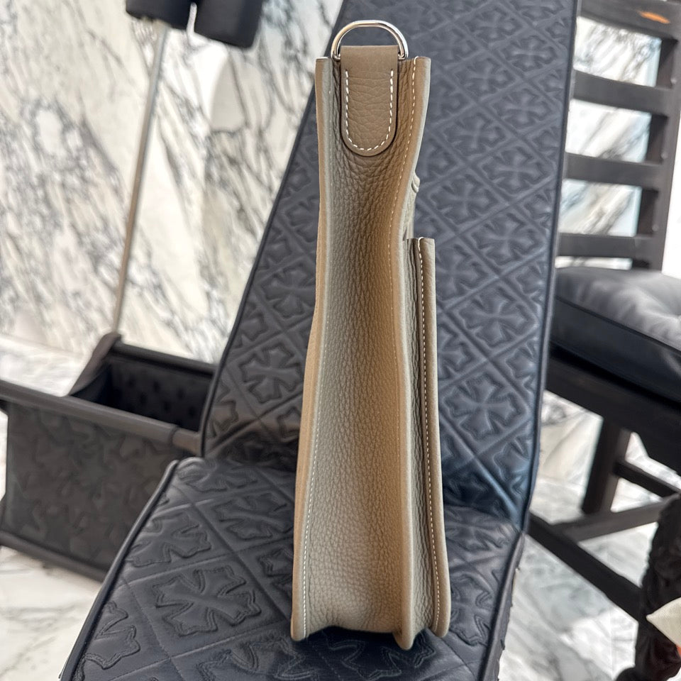 HERMES Evelyn III Trois PM "Etoupe" W刻印 エルメス エブリンIII トロワ PM "エトゥープ" レザーショルダーバッグ W刻印