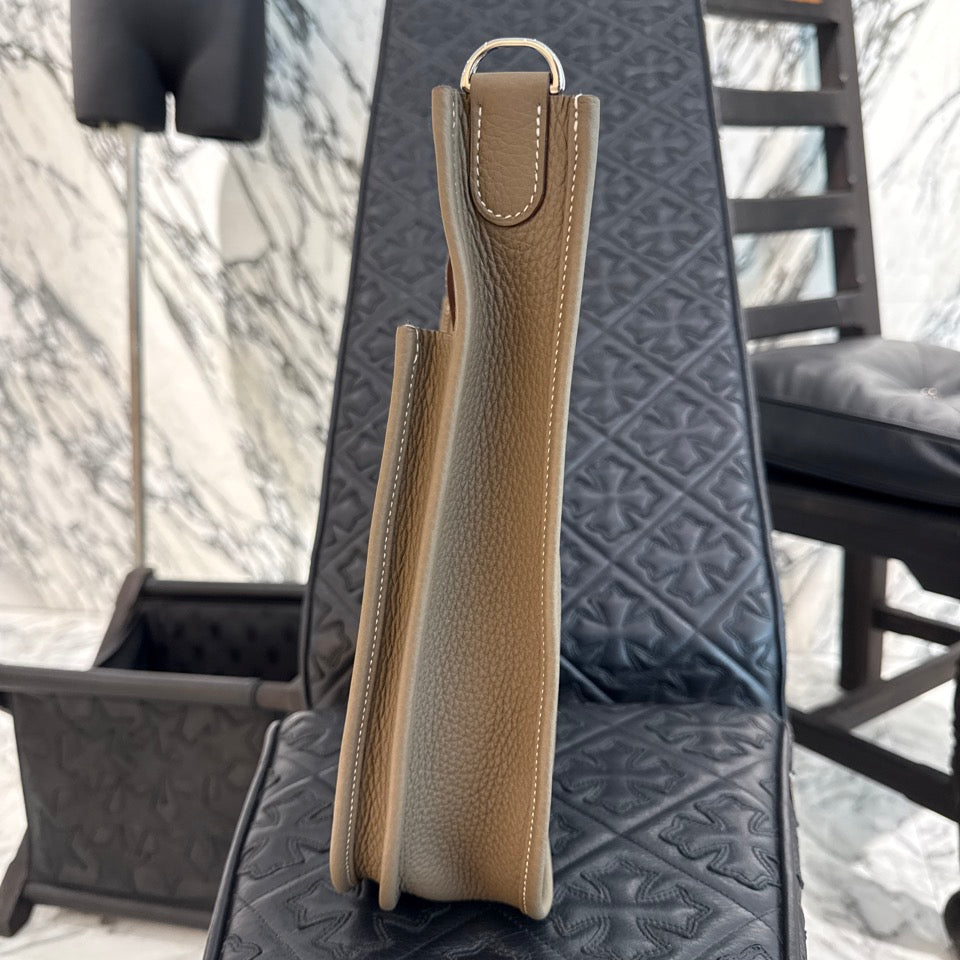 HERMES Evelyn III Trois PM "Etoupe" W刻印 エルメス エブリンIII トロワ PM "エトゥープ" レザーショルダーバッグ W刻印