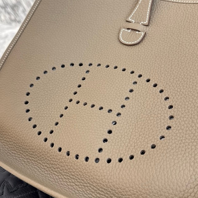 HERMES Evelyn III Trois PM "Etoupe" W刻印 エルメス エブリンIII トロワ PM "エトゥープ" レザーショルダーバッグ W刻印