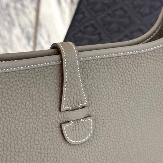 HERMES Evelyn III Trois PM "Etoupe" W刻印 エルメス エブリンIII トロワ PM "エトゥープ" レザーショルダーバッグ W刻印