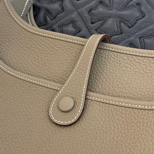 HERMES Evelyn III Trois PM "Etoupe" W刻印 エルメス エブリンIII トロワ PM "エトゥープ" レザーショルダーバッグ W刻印