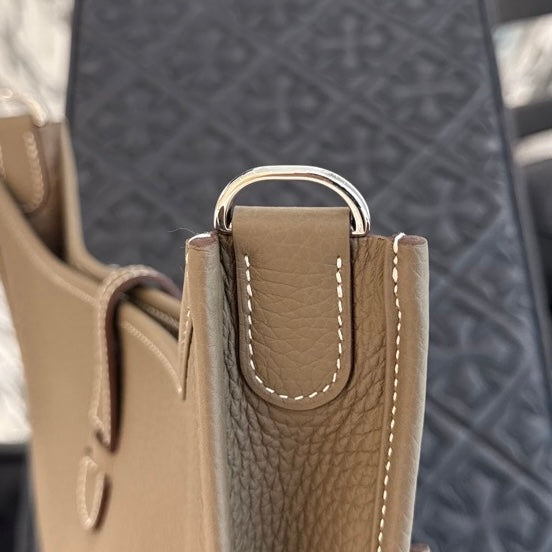 HERMES Evelyn III Trois PM 