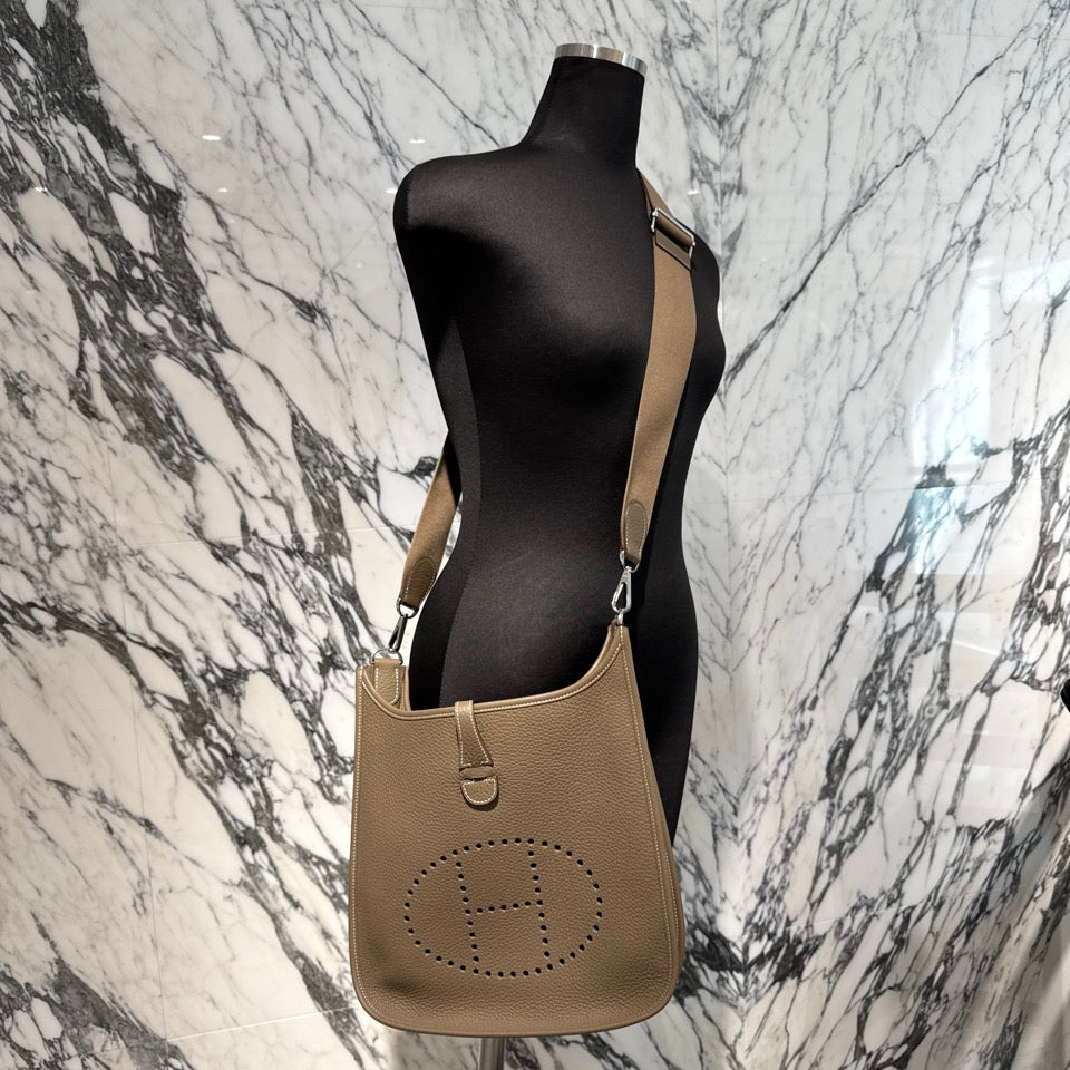 HERMES Evelyn III Trois PM "Etoupe" W刻印 エルメス エブリンIII トロワ PM "エトゥープ" レザーショルダーバッグ W刻印