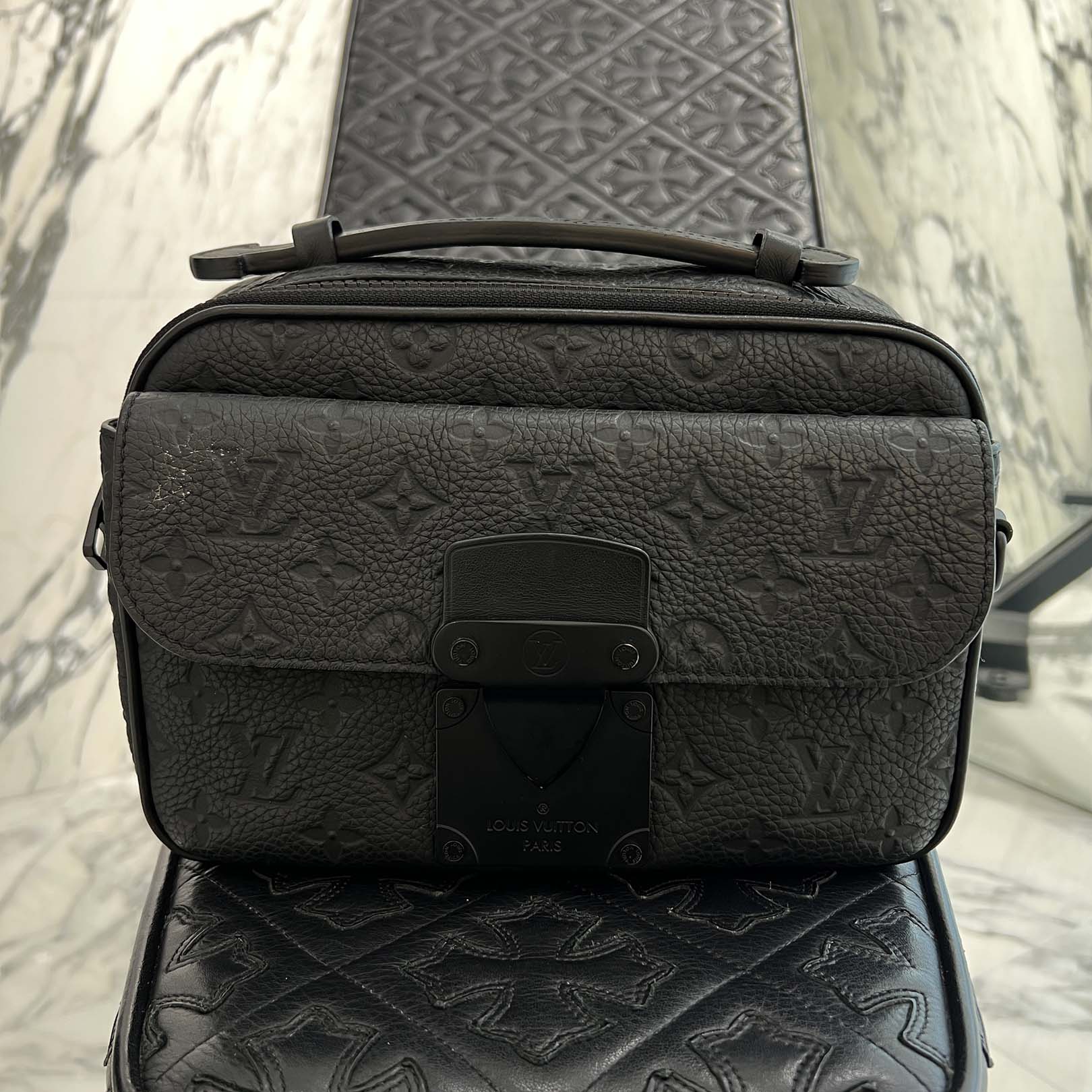 LOUIS VUITTON S-Lock Messenger Monogram Shoulder Bag M58489 ルイ