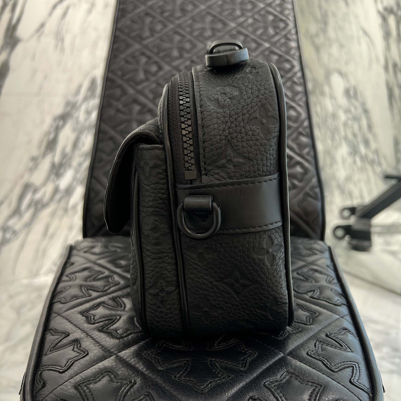 LOUIS VUITTON S-Lock Messenger Monogram Shoulder Bag M58489 ルイヴィトン Sロック メッセンジャー モノグラム ショルダーバッグ