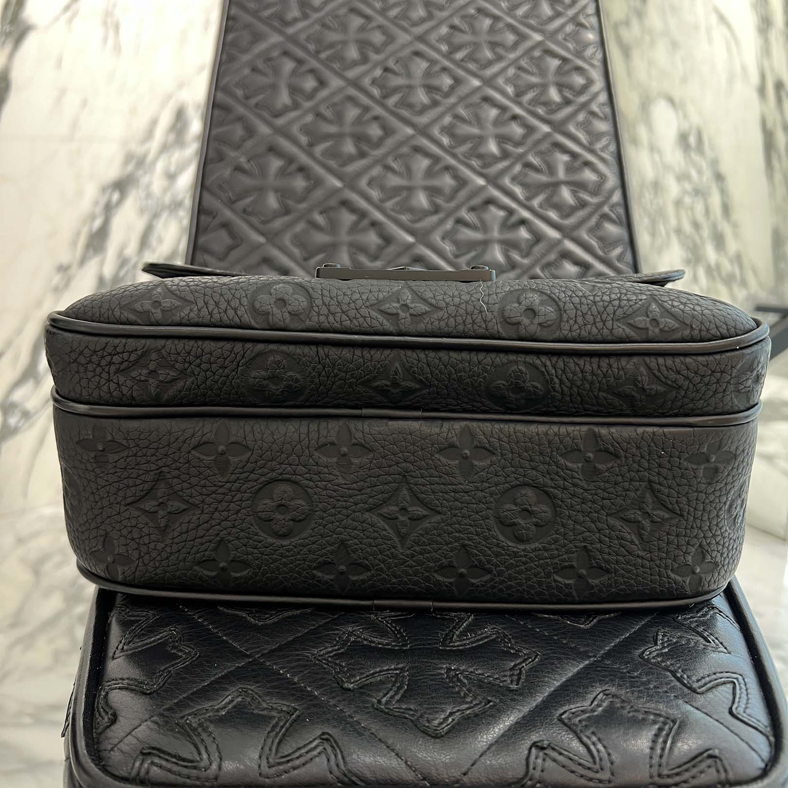 LOUIS VUITTON S-Lock Messenger Monogram Shoulder Bag M58489 ルイヴィトン Sロック メッセンジャー モノグラム ショルダーバッグ