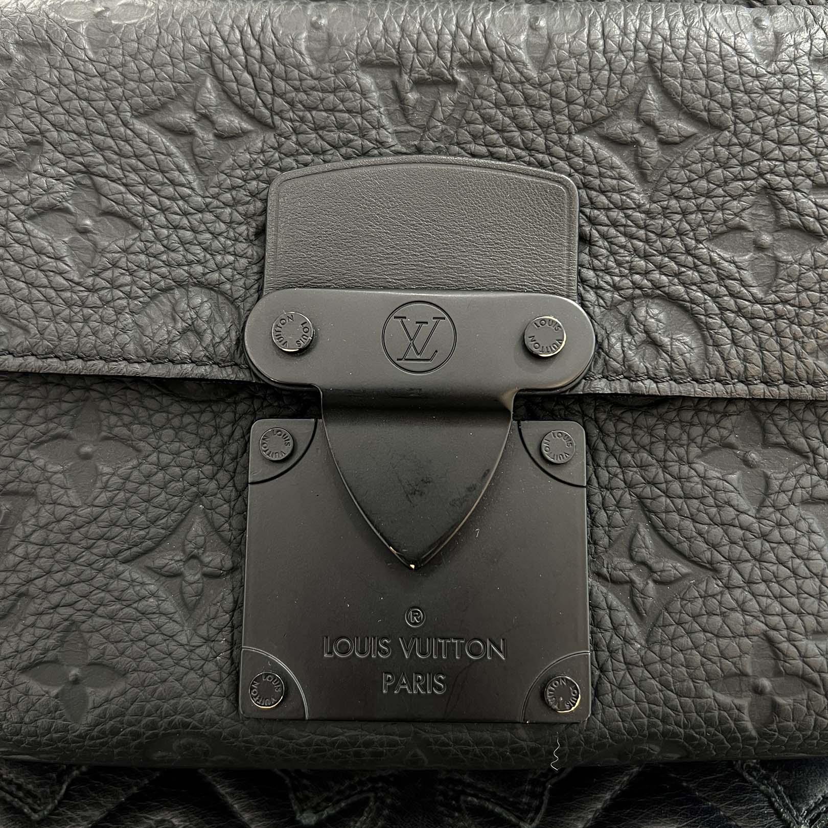 LOUIS VUITTON S-Lock Messenger Monogram Shoulder Bag M58489 ルイヴィトン Sロック メッセンジャー モノグラム ショルダーバッグ