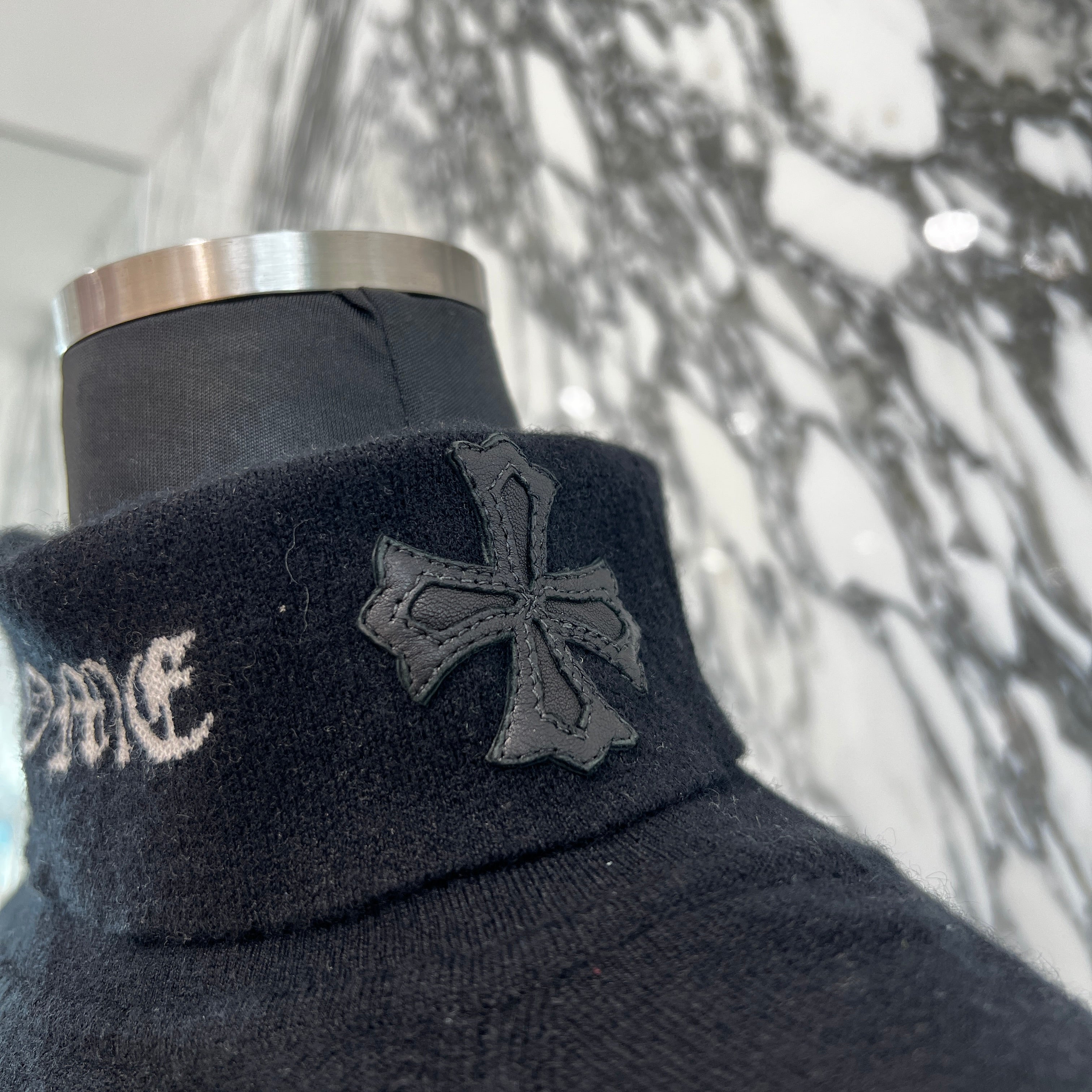 CHROME HEARTS Neck Logo Leather Cross Patch Cashmere Turtleneck Knit Sweater Size XL クロムハーツ ネックロゴ レザークロスパッチ カシミヤ タートルネック ニット セーター サイズXL