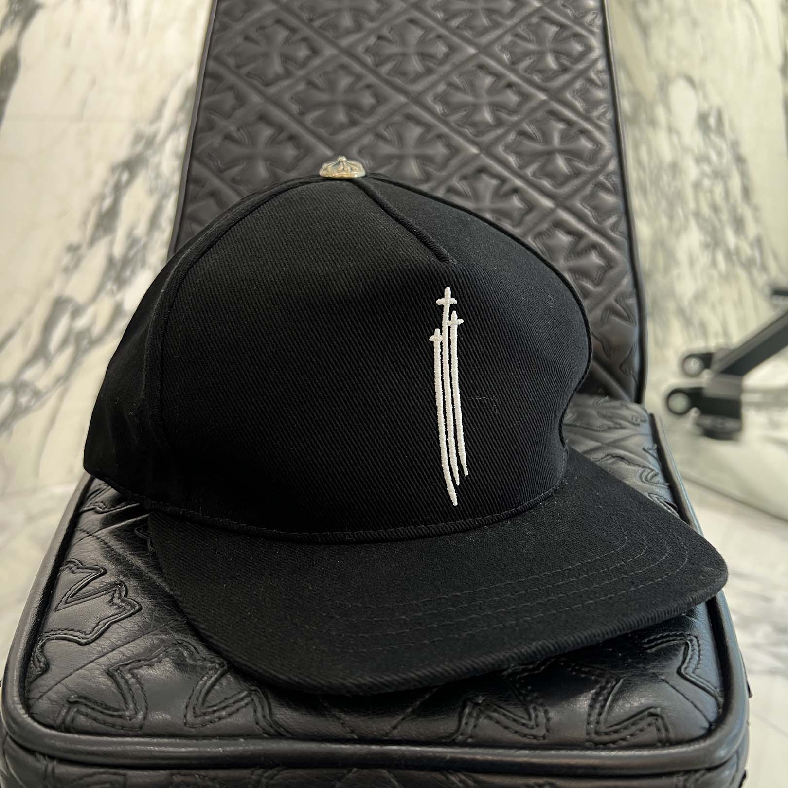 CHROME HEARTS RS3 Cross Embroidery Trucker Cap Size ONE SIZE (53-60) クロムハーツ RS3クロス刺繡 トラッカーキャップ ワンサイズ (53-60)