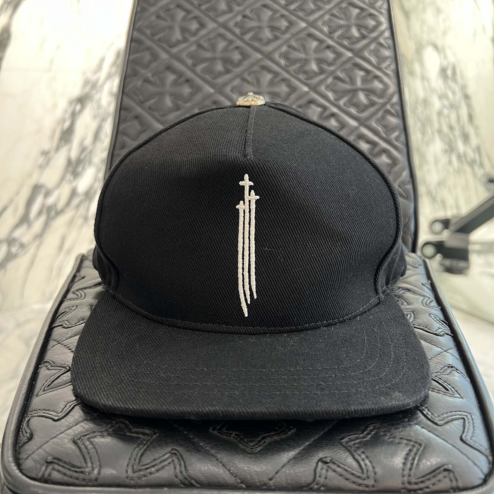CHROME HEARTS RS3 Cross Embroidery Trucker Cap Size ONE SIZE (53-60) クロムハーツ RS3クロス刺繡 トラッカーキャップ ワンサイズ (53-60)