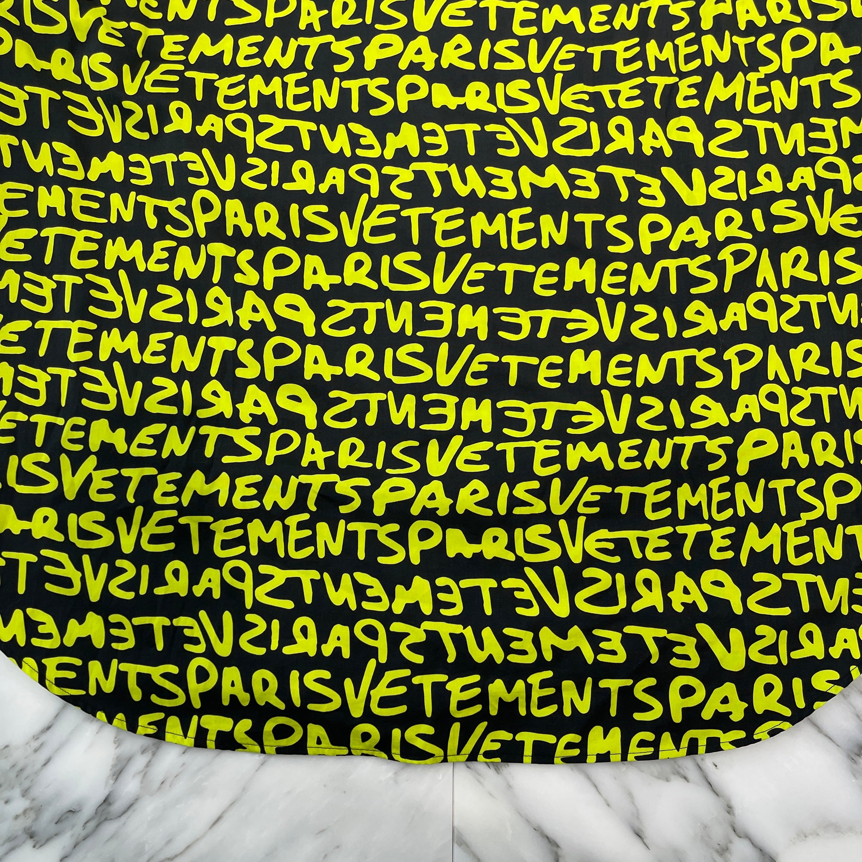 VETEMENTS 2024SS All Over Logo Shirt UE64SH800BY Size XS ヴェトモン オールオーバーロゴ シャツ サイズXS