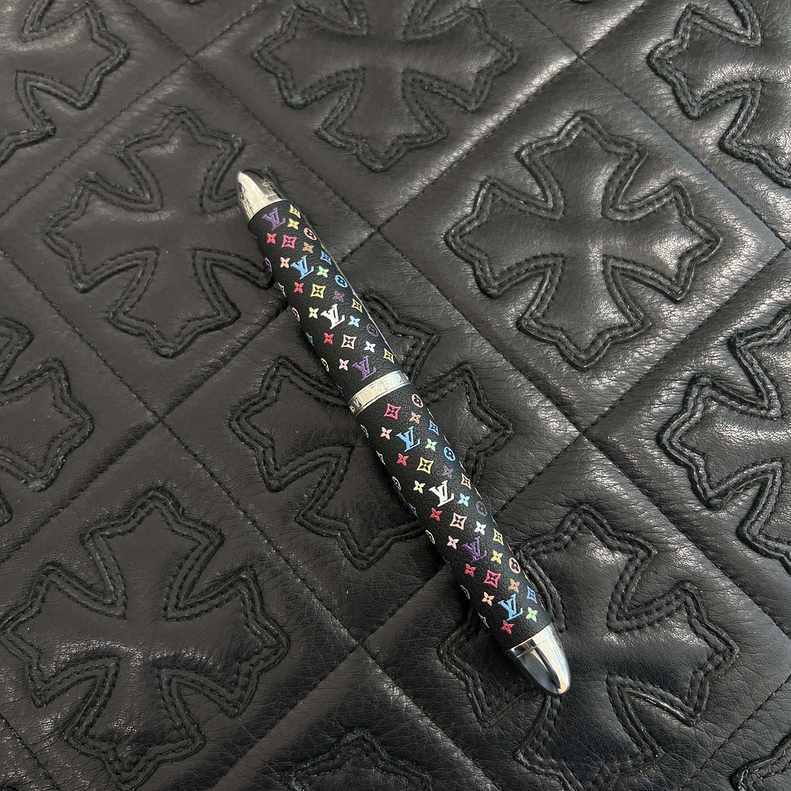 LOUIS VUITTON × TAKASHI MURAKAMI Monogram Multicolor Doc Rollerball Pen GI1314 ルイヴィトン×村上隆 モノグラム マルチカラー ドック ローラーボールペン