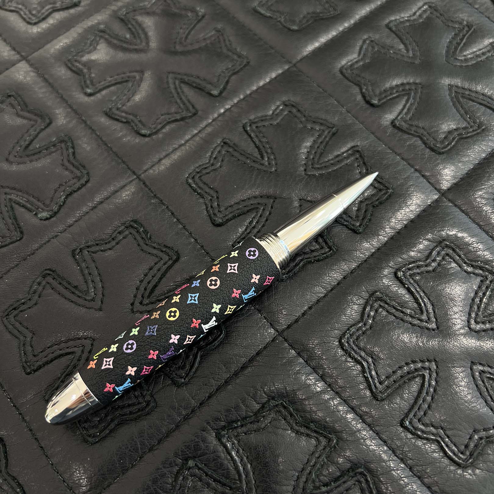 LOUIS VUITTON × TAKASHI MURAKAMI Monogram Multicolor Doc Rollerball Pen GI1314 ルイヴィトン×村上隆 モノグラム マルチカラー ドック ローラーボールペン