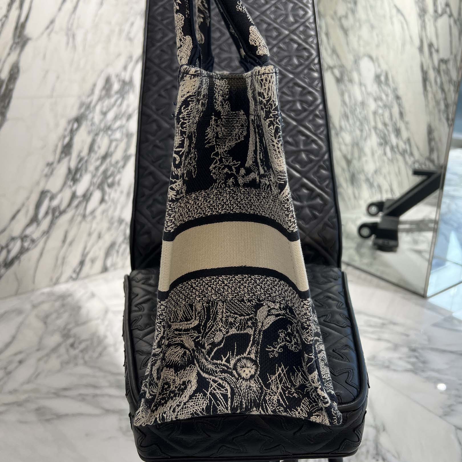 DIOR Toile de Jouy Embroidered Book Tote Bag Medium M1296ZTDT_M34I ディオール トワル ドゥ ジュイ エンブロイダリー ブックトート ミディアム