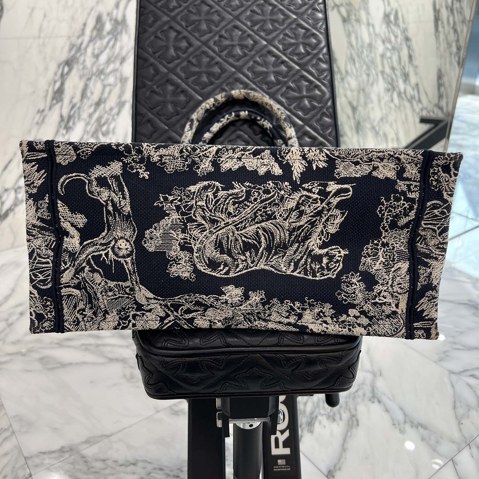 DIOR Toile de Jouy Embroidered Book Tote Bag Medium M1296ZTDT_M34I ディオール トワル ドゥ ジュイ エンブロイダリー ブックトート ミディアム