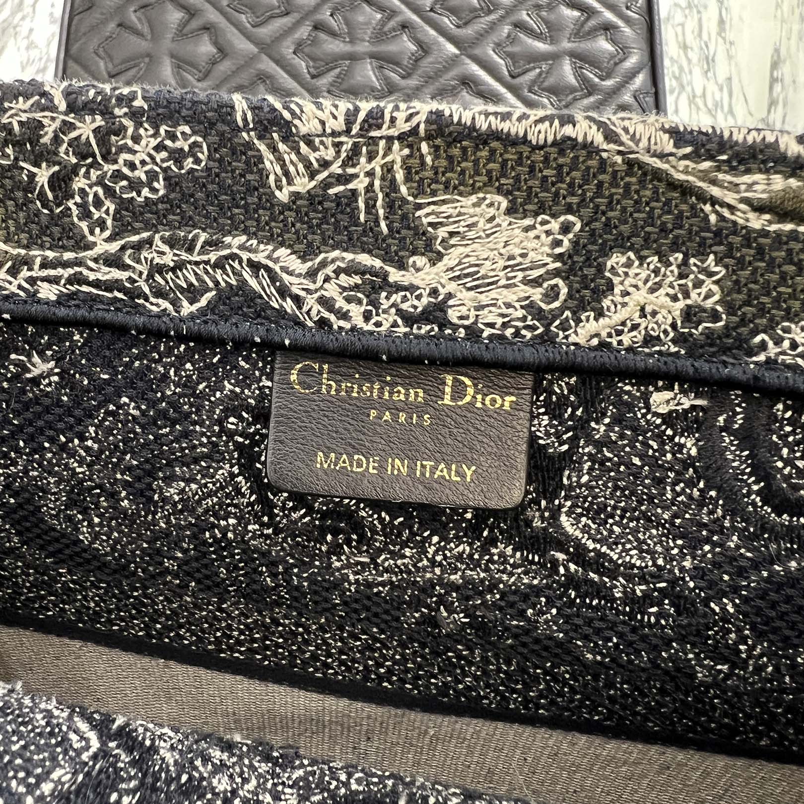 DIOR Toile de Jouy Embroidered Book Tote Bag Medium M1296ZTDT_M34I ディオール トワル ドゥ ジュイ エンブロイダリー ブックトート ミディアム