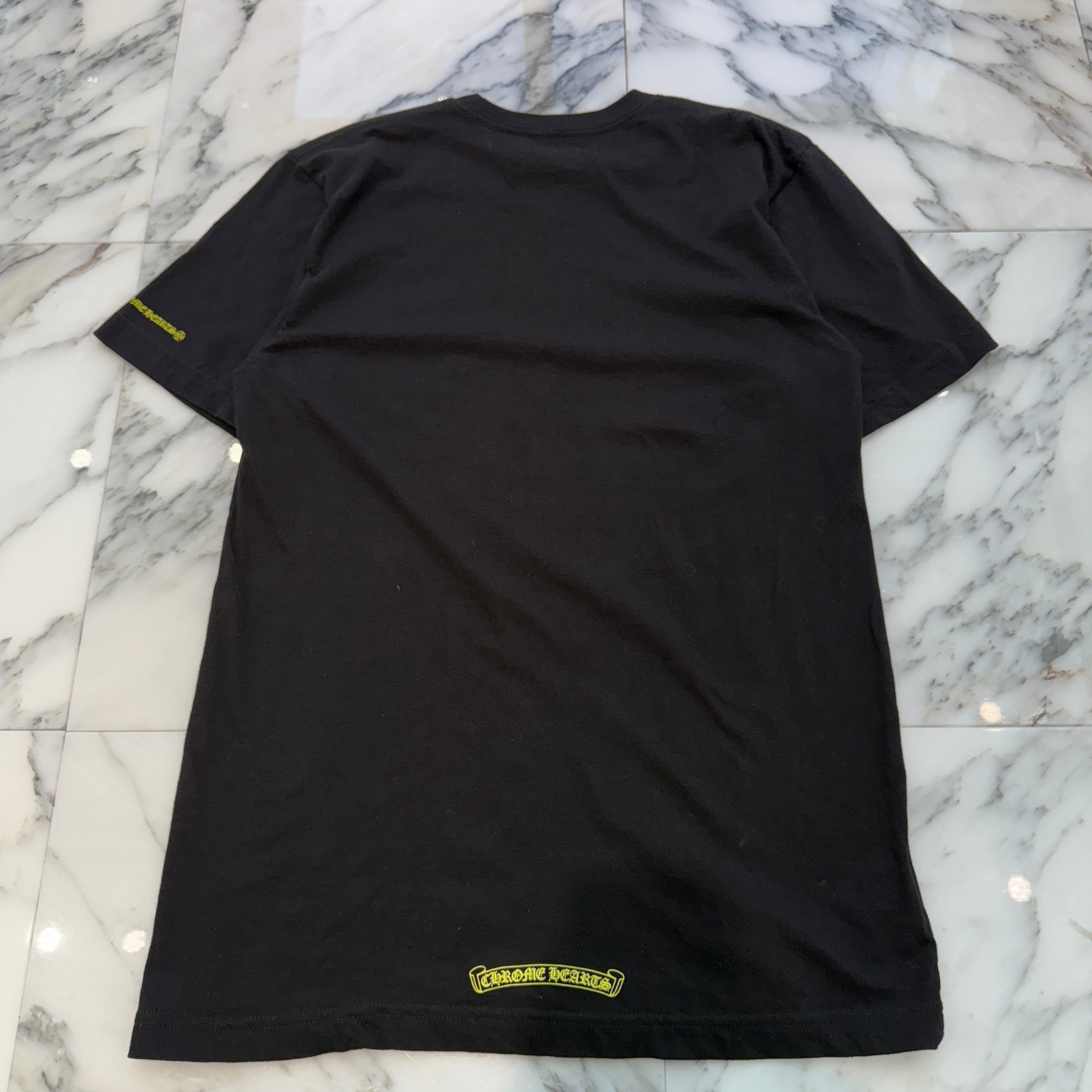 CHROME HEARTS Old English Yellow Neck Logo Short Sleeve Tee Size L クロムハーツ オールドイングリッシュ イエローネックロゴ ショートスリーブ Tシャツ サイズL