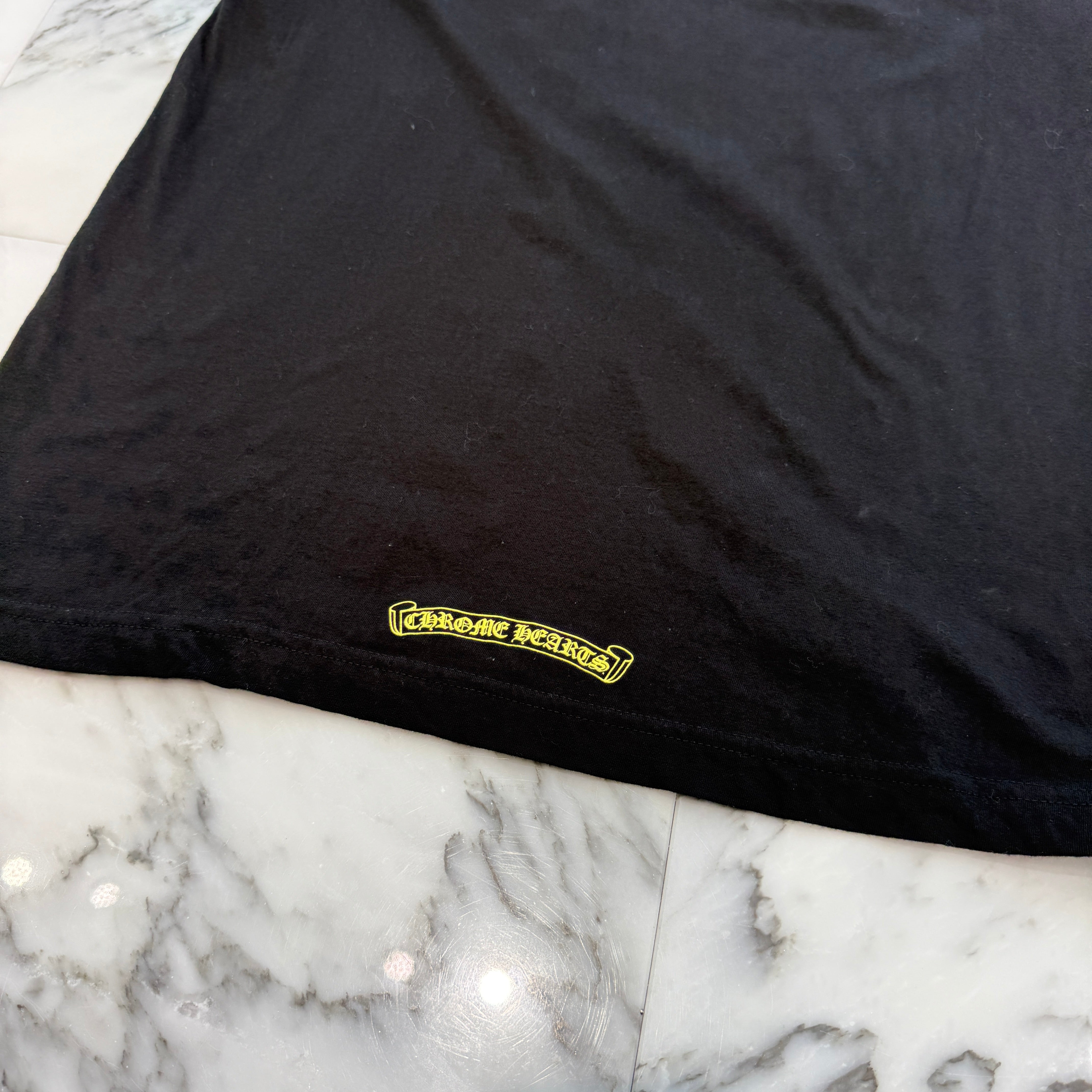 CHROME HEARTS Old English Yellow Neck Logo Short Sleeve Tee Size M クロムハーツ オールドイングリッシュ イエローネックロゴ ショートスリーブ Tシャツ サイズM