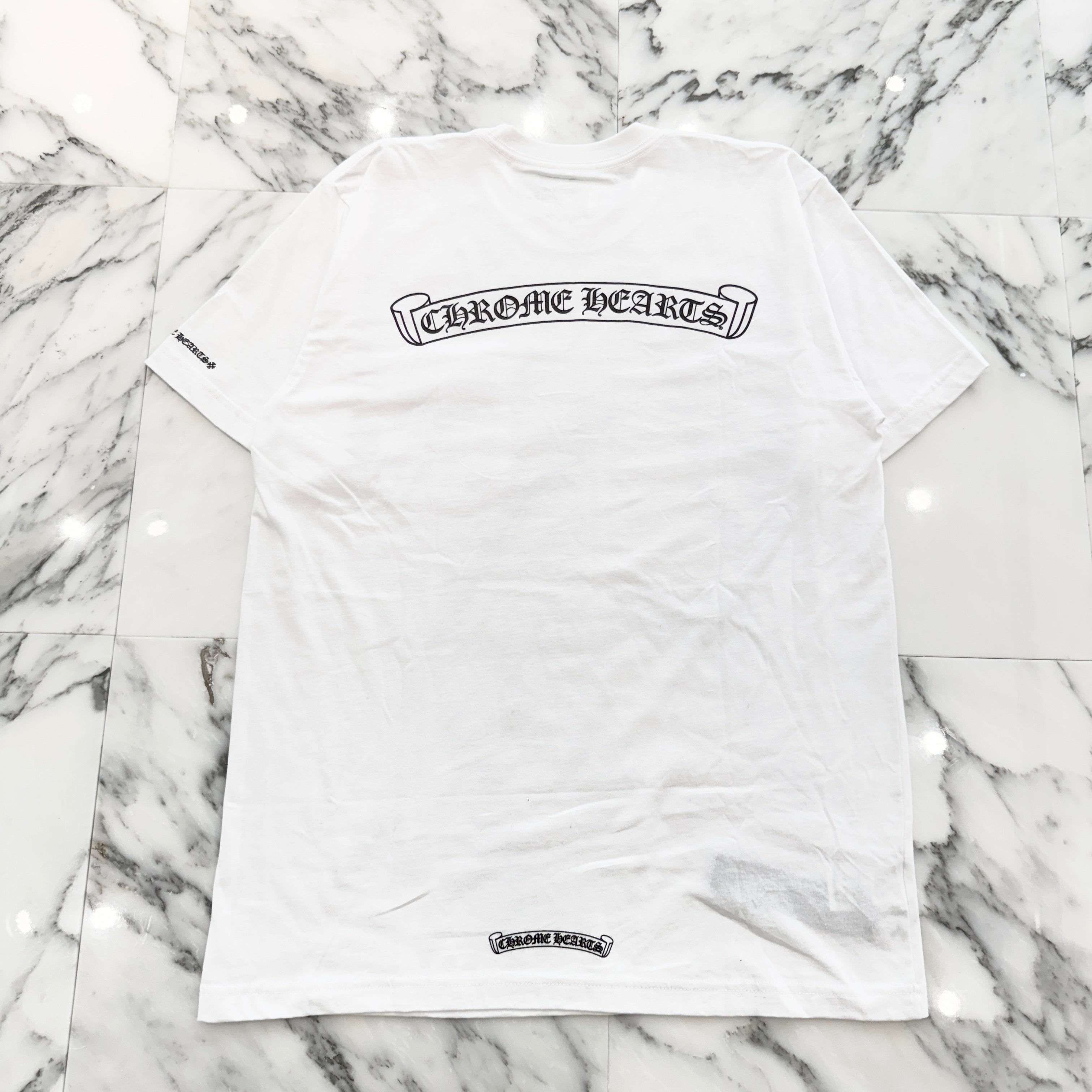 K*I様 クロムハーツ スクロールロゴ バックプリント Tシャツ ブラック メン K*I様 クロムハーツ スクロールロゴ バックプリント Tシャツ