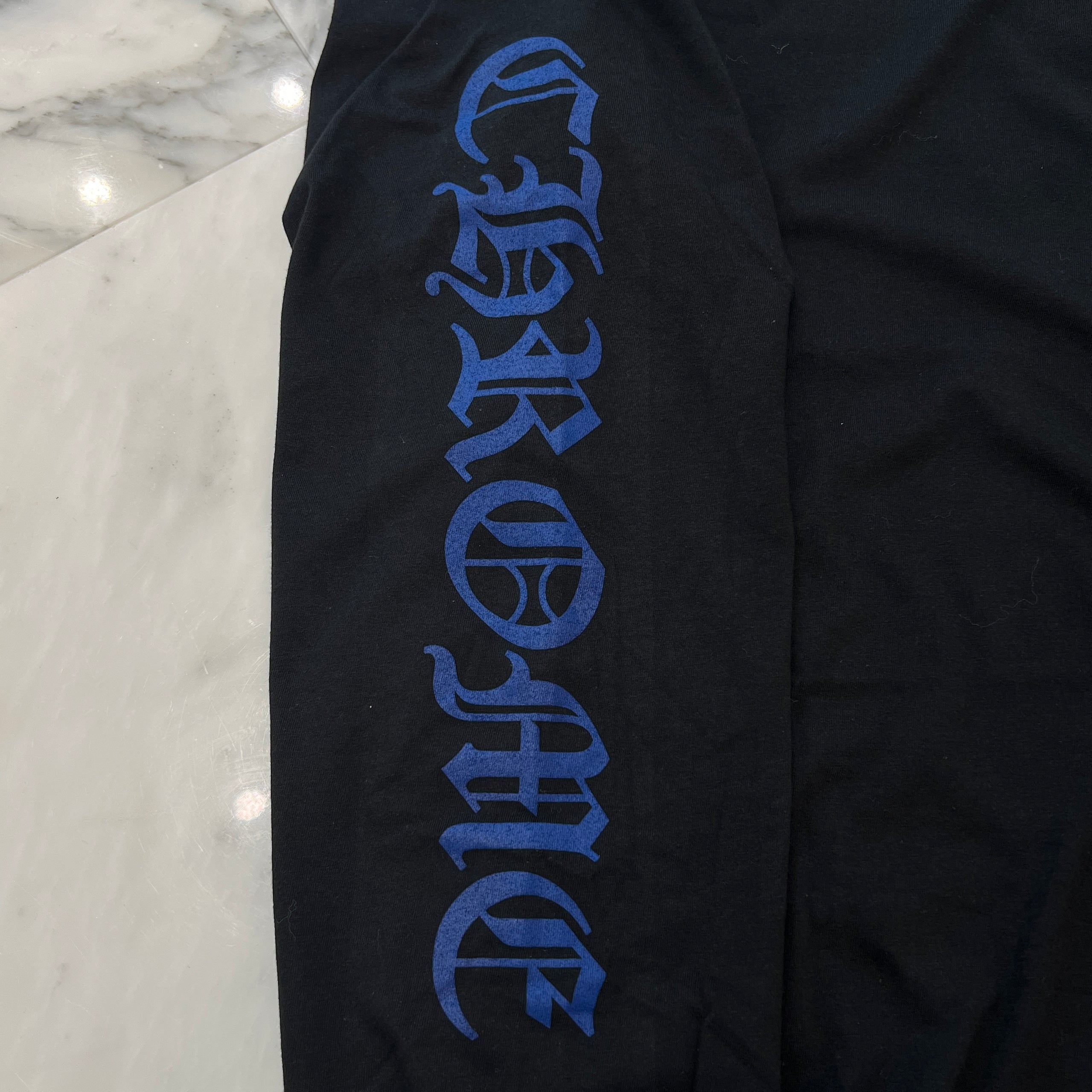 CHROME HEARTS 2025SS Old English Neck Logo Neon Blue Long Sleeve Tee Size XL クロムハーツ オールドイングリッシュ ネックロゴ ネオンブルー ロングスリーブ Tシャツ サイズXL