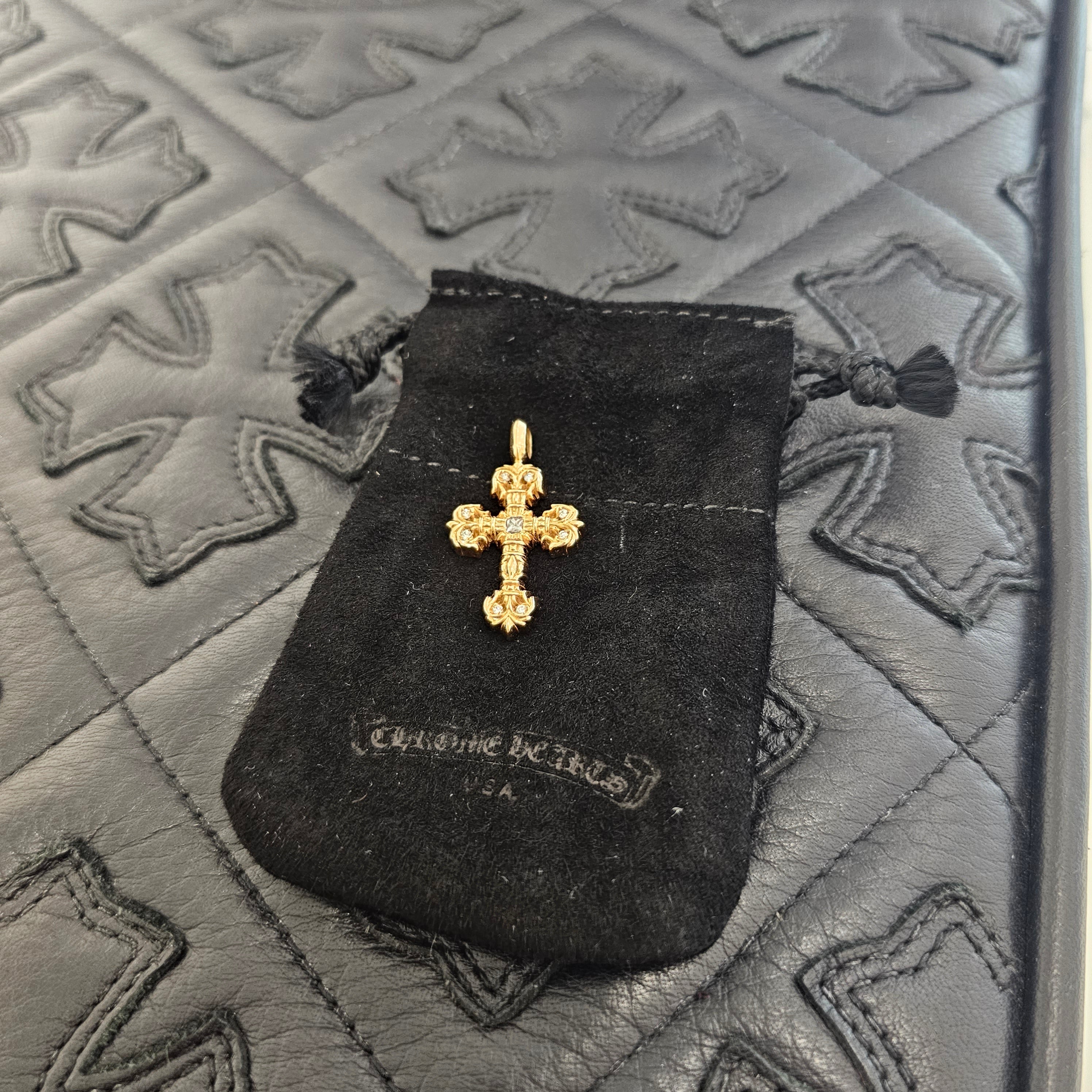CHROME HEARTS 22K Tiny Filigree Cross Diamond Pendent Top クロム