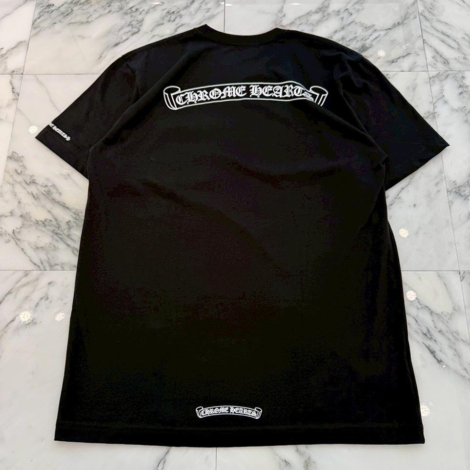 【新作・国内購入】クロムハーツ フォティ バックスクロールロゴTシャツ Lサイズ CHROME HEARTS+ フォティ スクロール Tシャツ FOTI SCROLL TEE (CHROME