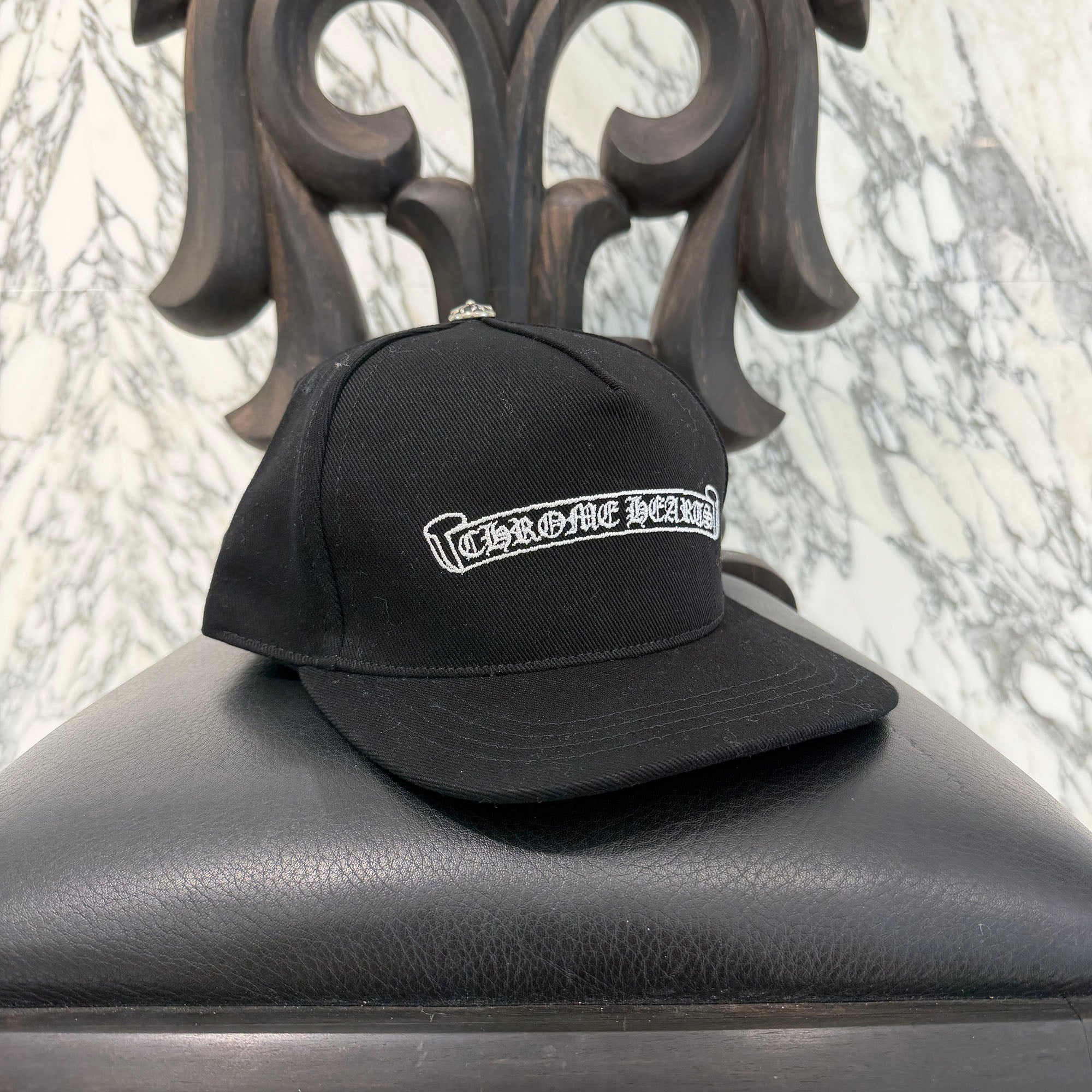 CHROME HEARTS Scroll Label Logo Embroidery Cap Size ONE SIZE (51-61) クロムハーツ スクロールラベルロゴ 刺繍 キャップ サイズONE SIZE (51-61)